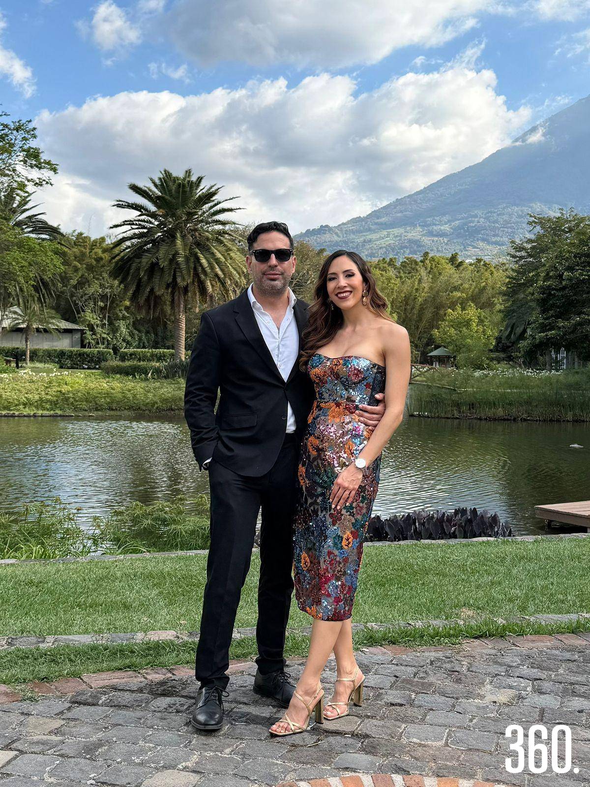 $!Lety Farías y su prometido celebran su compromiso.