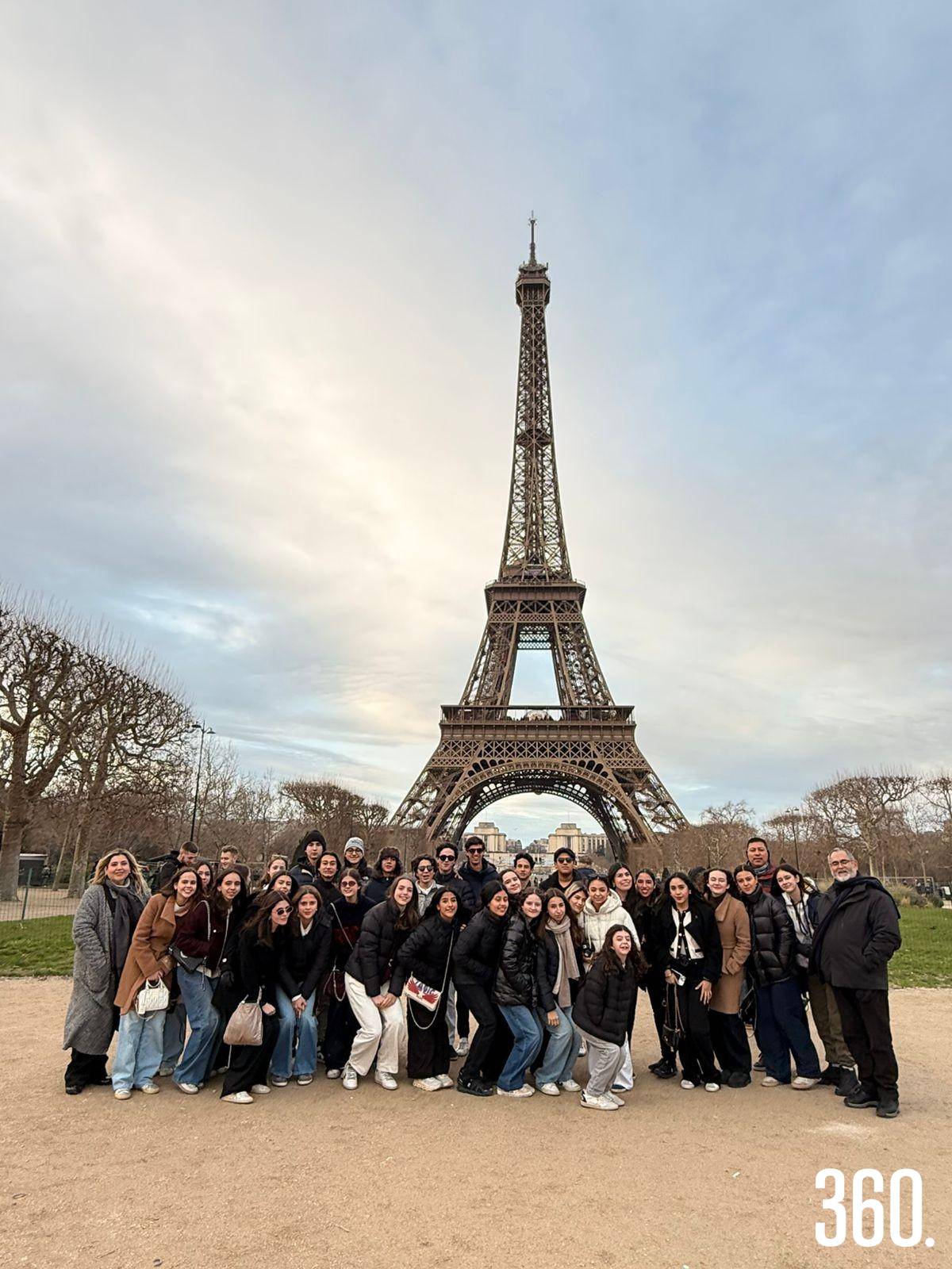 $!El grupo en la Torre Eiffel.