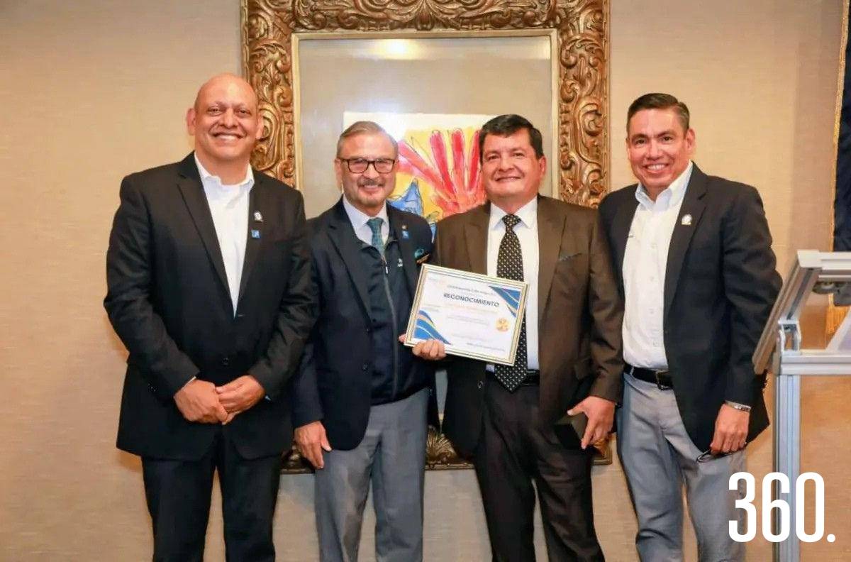 $!Reconocimiento a Francisco Muñiz.