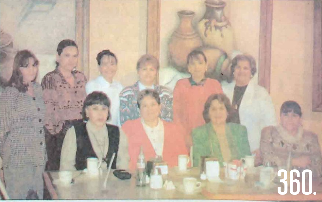 $!Amistades de Enif durante la celebración, hace 30 años.