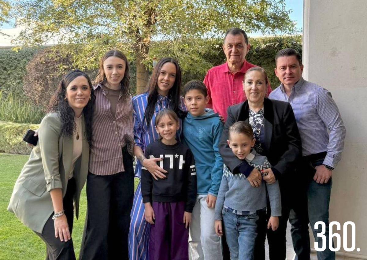 COMPARTEN ROSCA DE REYES EN CASA DE PATRICIA TREVIÑO GARCÍA