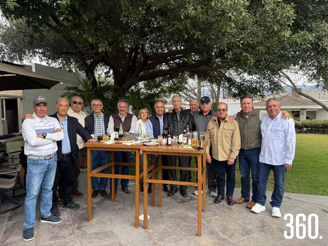 $!Reunión de amigos para ver el Super Bowl.