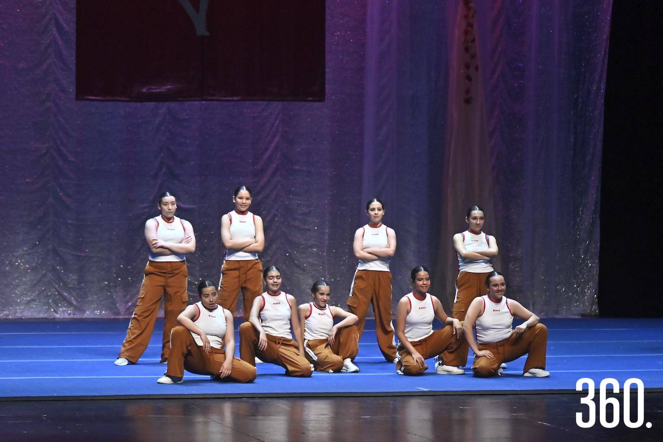 $!Bailarinas brillaron con luz propia.