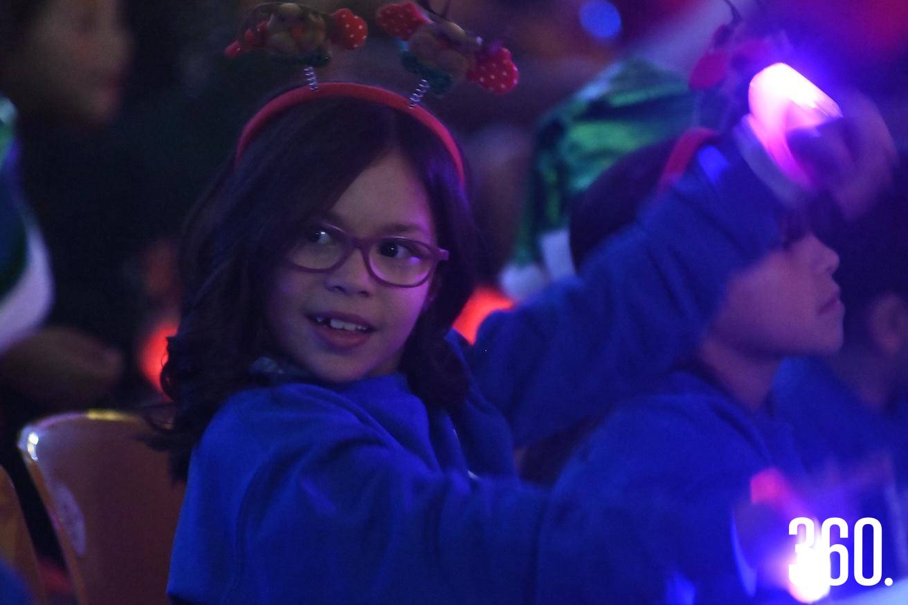 $!Luces, pulseras y más hicieron una noche mágica.