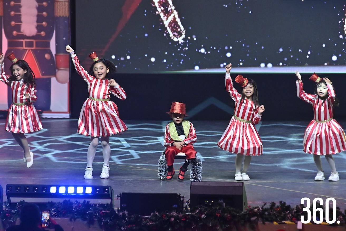 $!Colores, bailes y más detalles durante el evento navideño.