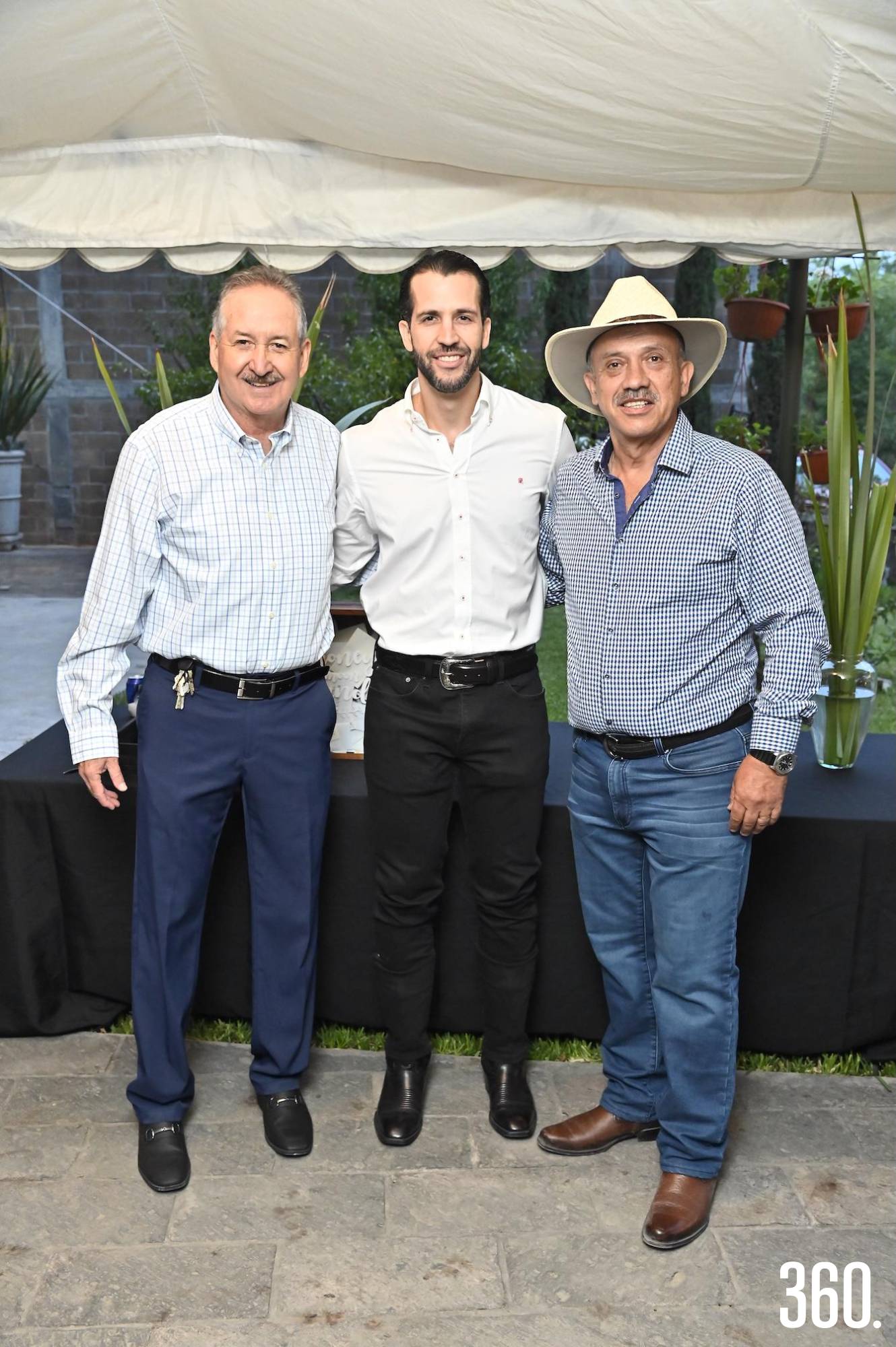 $!Héctor con su papá, Héctor Cuéllar y su suegro, Carlos Villasana.