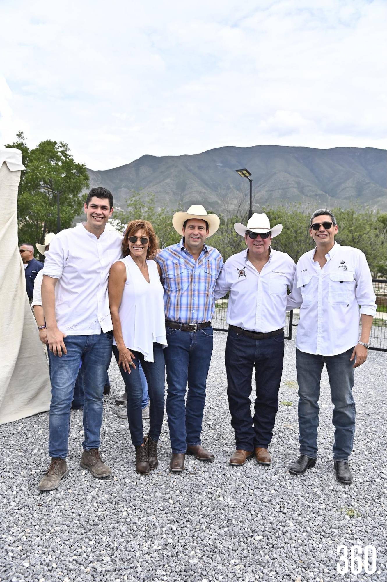 $!Familia Prado acompañados del alcalde Javier Díaz.