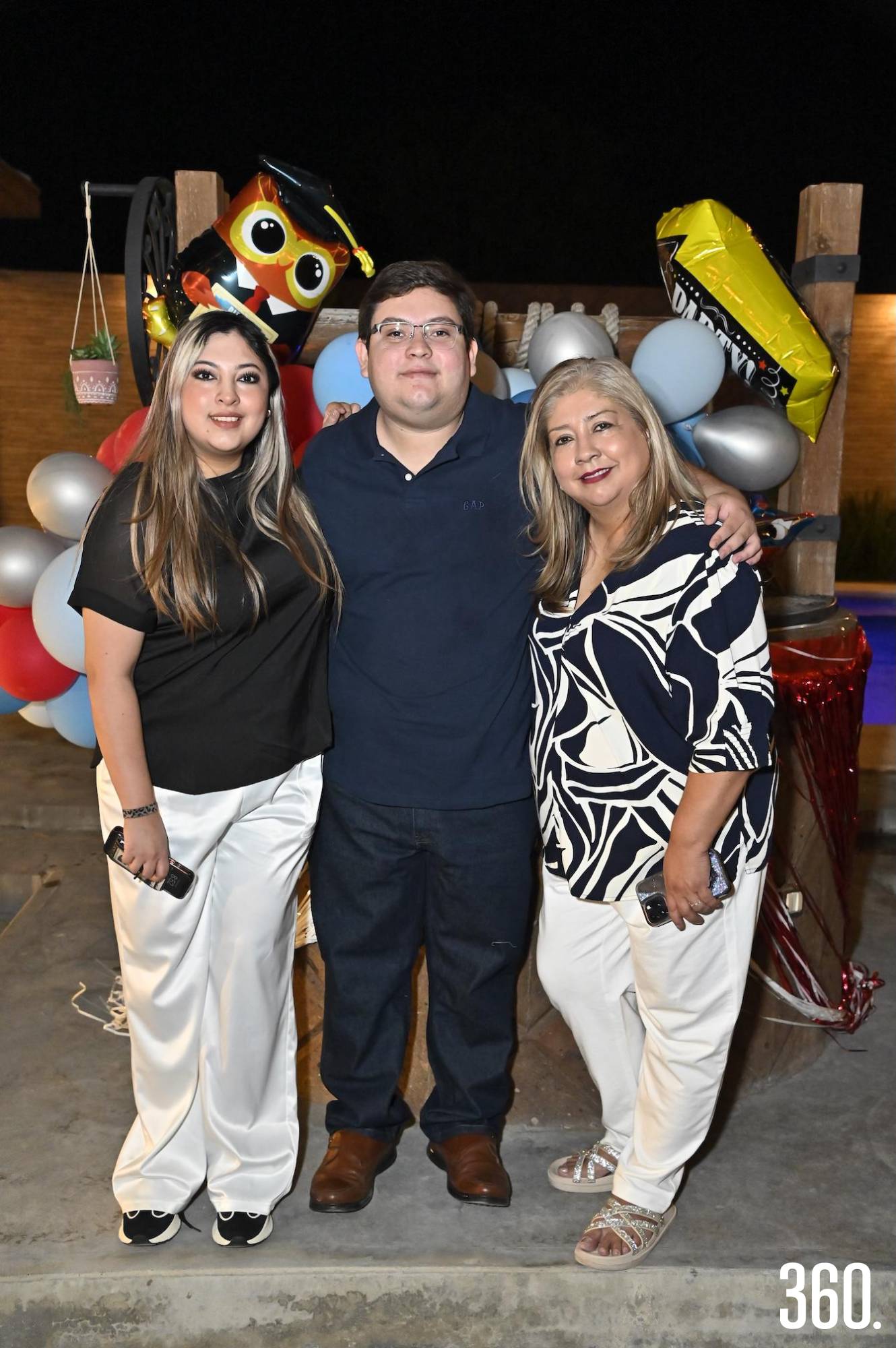 $!Raúl Héctor con su hermana, Gaby Fuentes, y su mamá, Gaby Hernández.