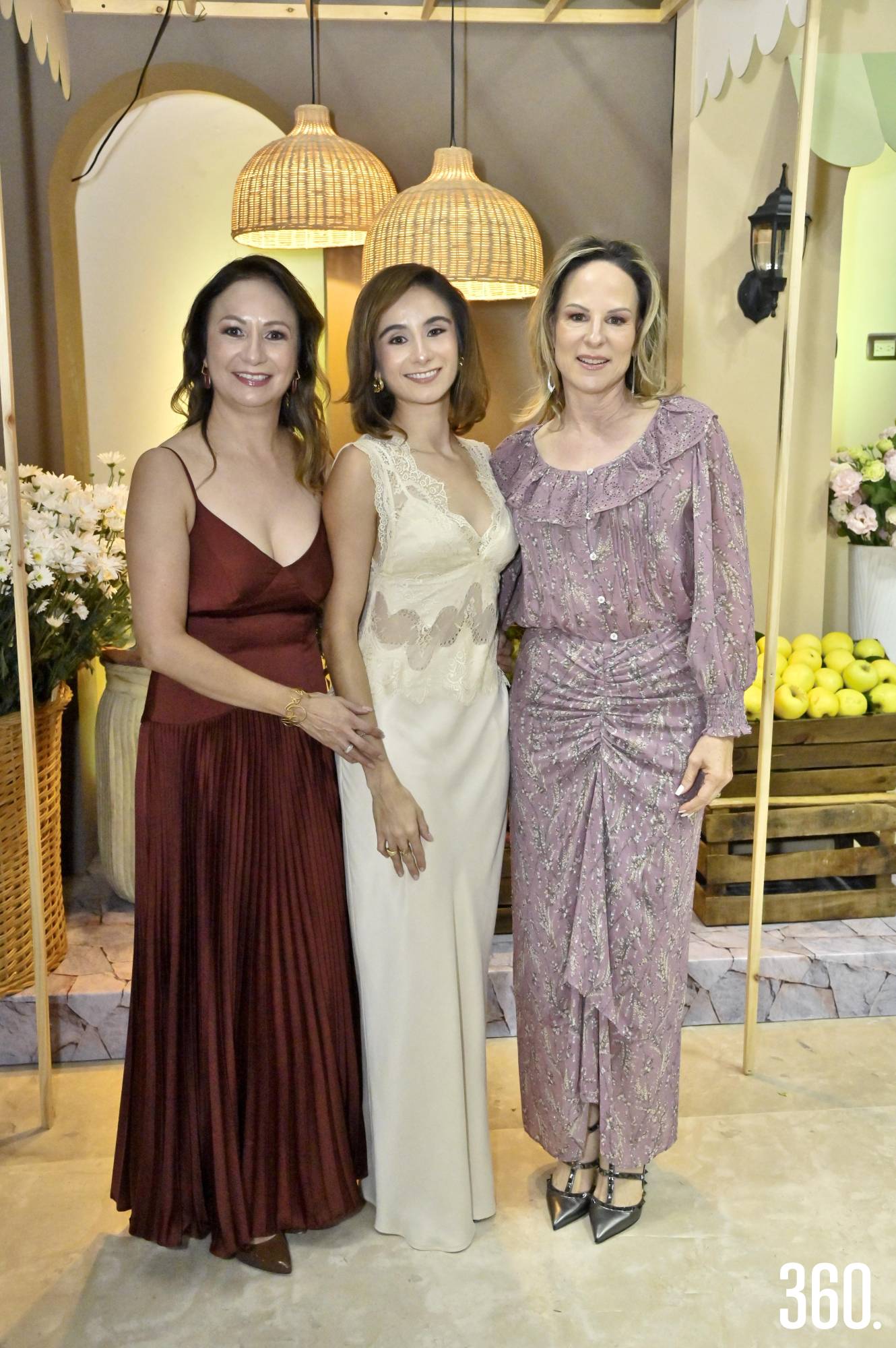 $!Pau con su madre, Nuria Uribe y su suegra, Ivonne Espinosa.