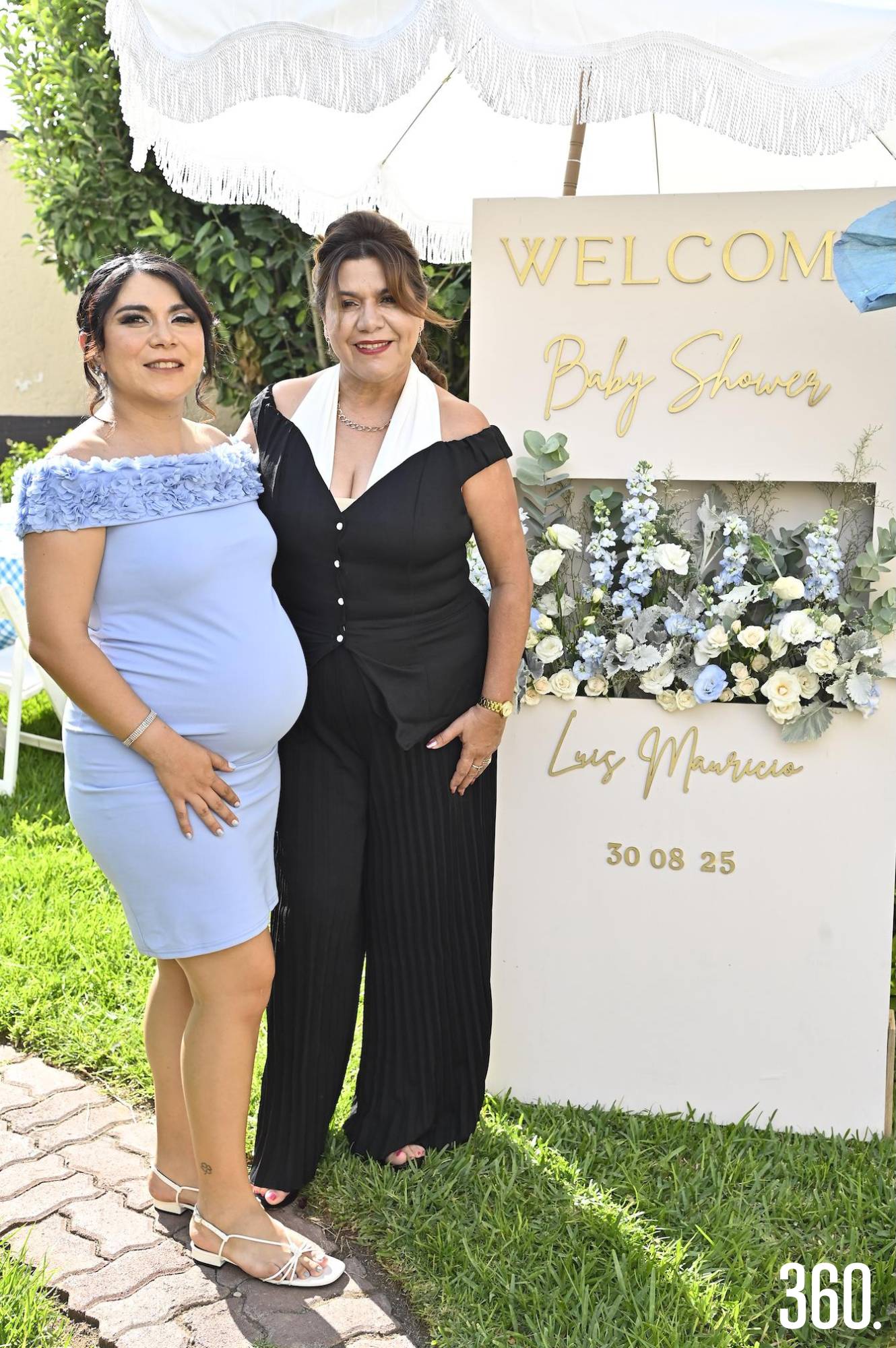 $!Claudia con su suegra Laura Acuña.