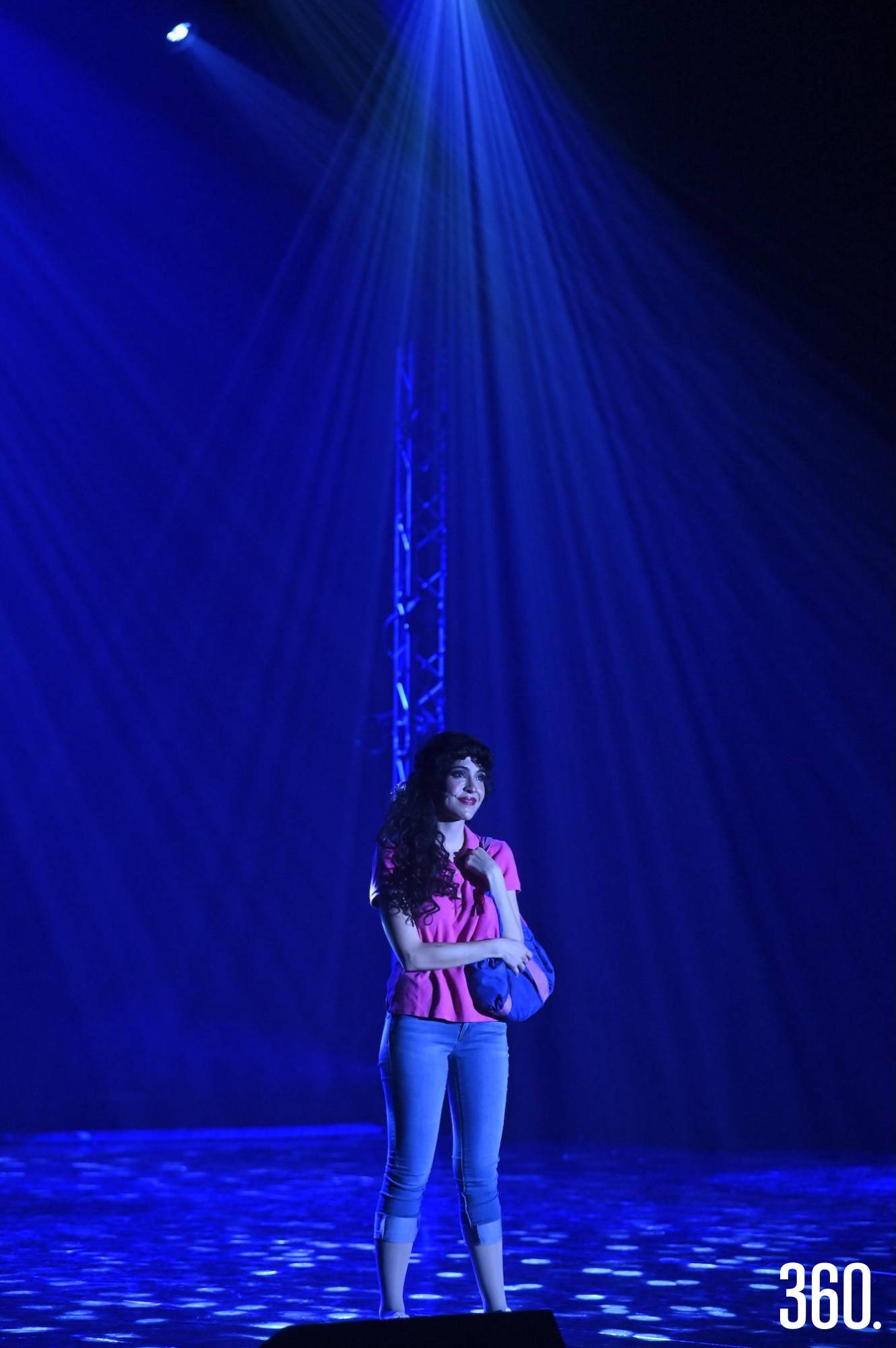 $!Con fuerza y pasión, la solista brilló en escena al interpretar los emblemáticos temas de Gloria Estefan, emocionando al público con su voz y energía.
