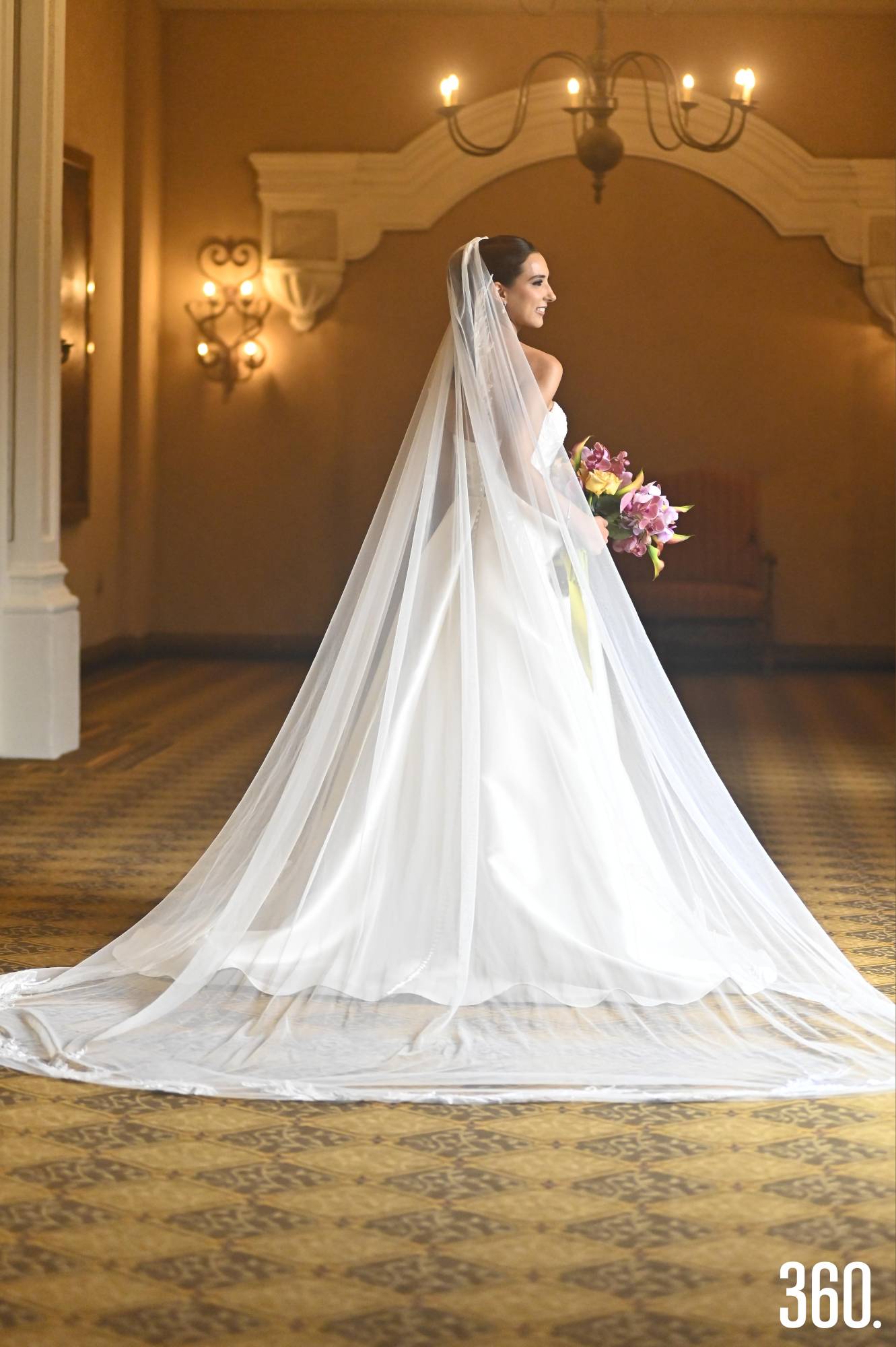 $!La novia lució un vestido espectacular.