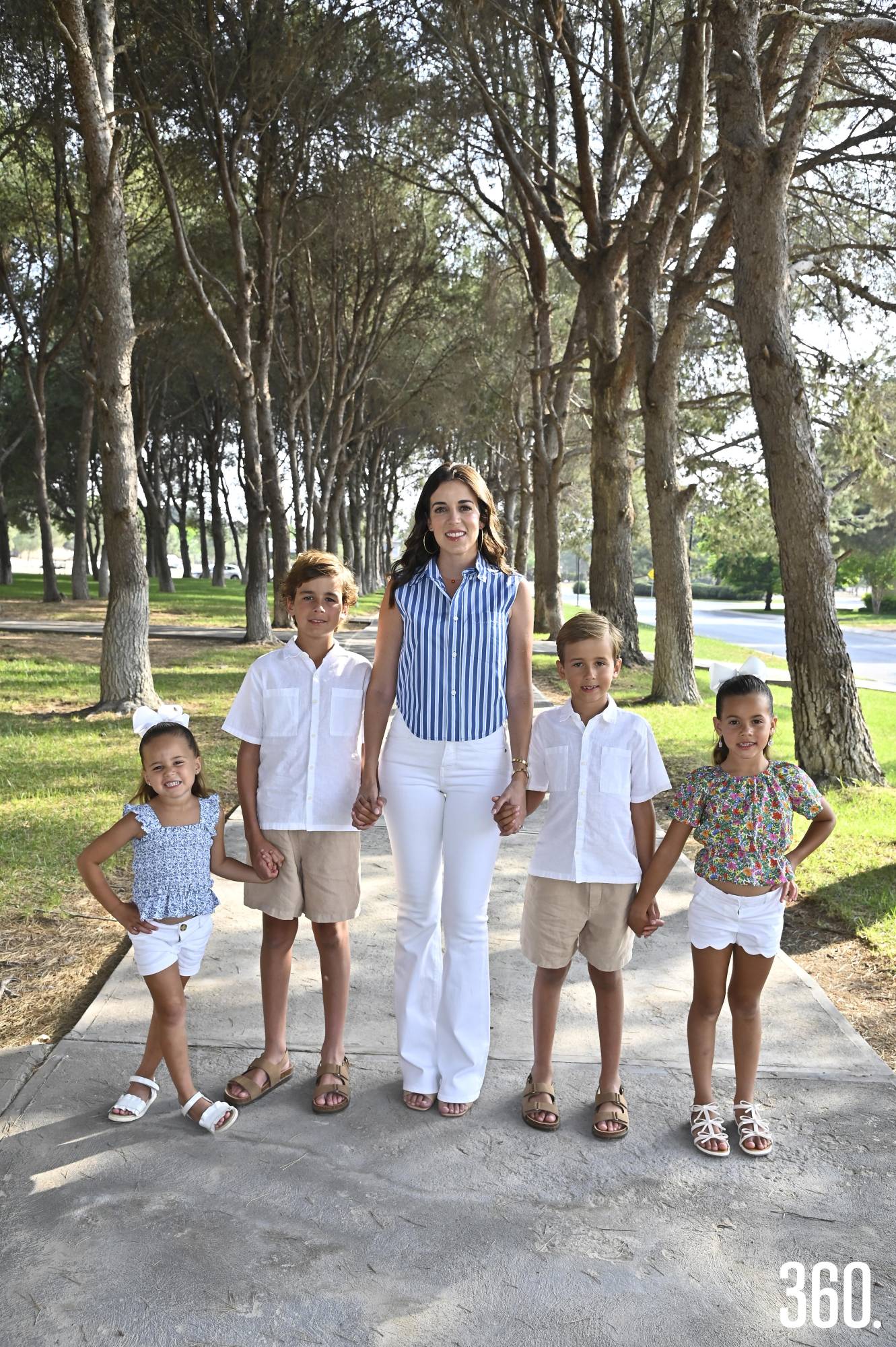 $!Paola Rodríguez con sus hijos: Cordelia, Manolo, Santiago y Catalina.
