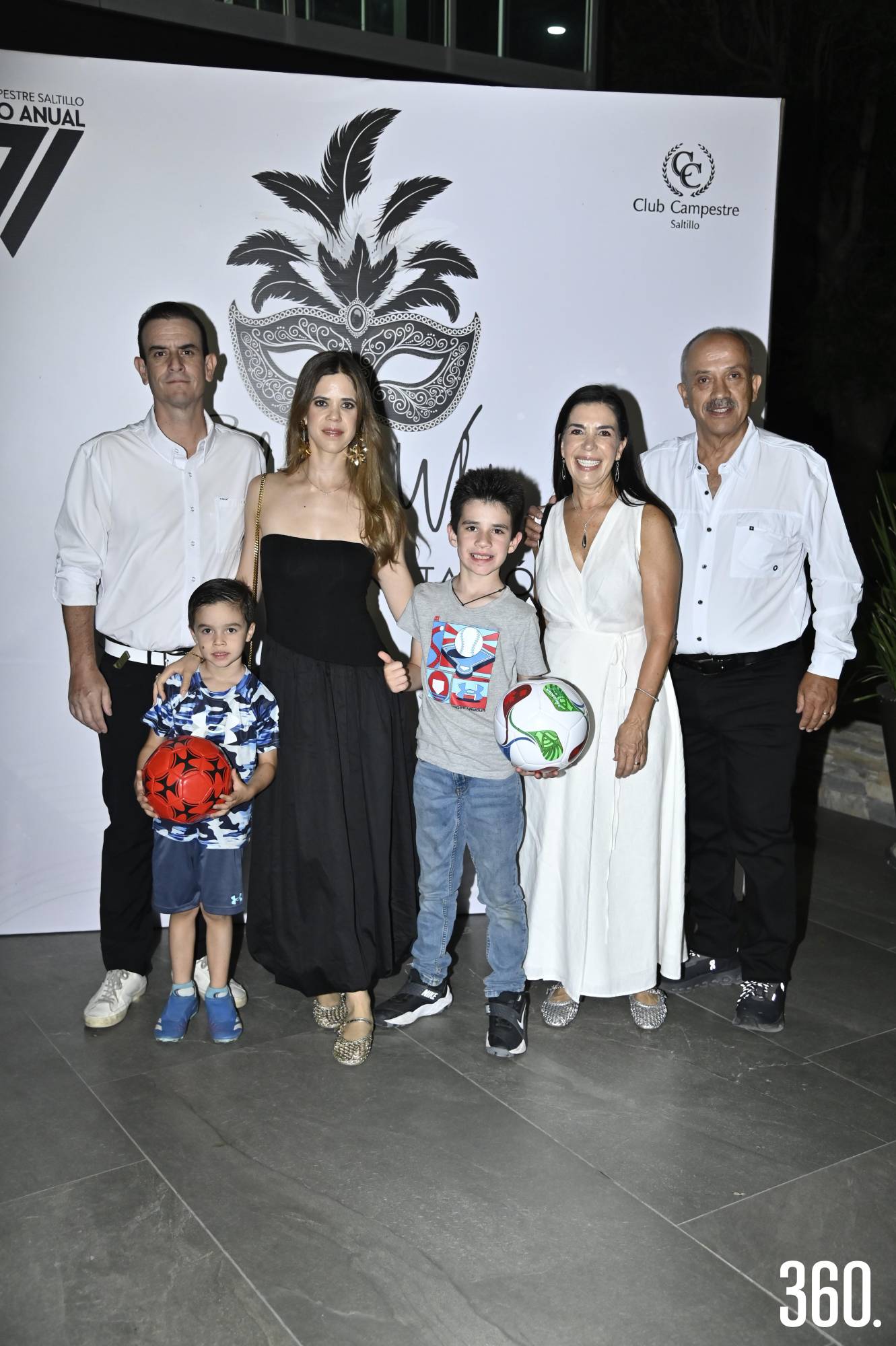 $!Ricardo y Pedro Gómez con Lucía Cuéllar, Ricardo Gómez, Estela Ortiz y Héctor Cuéllar.