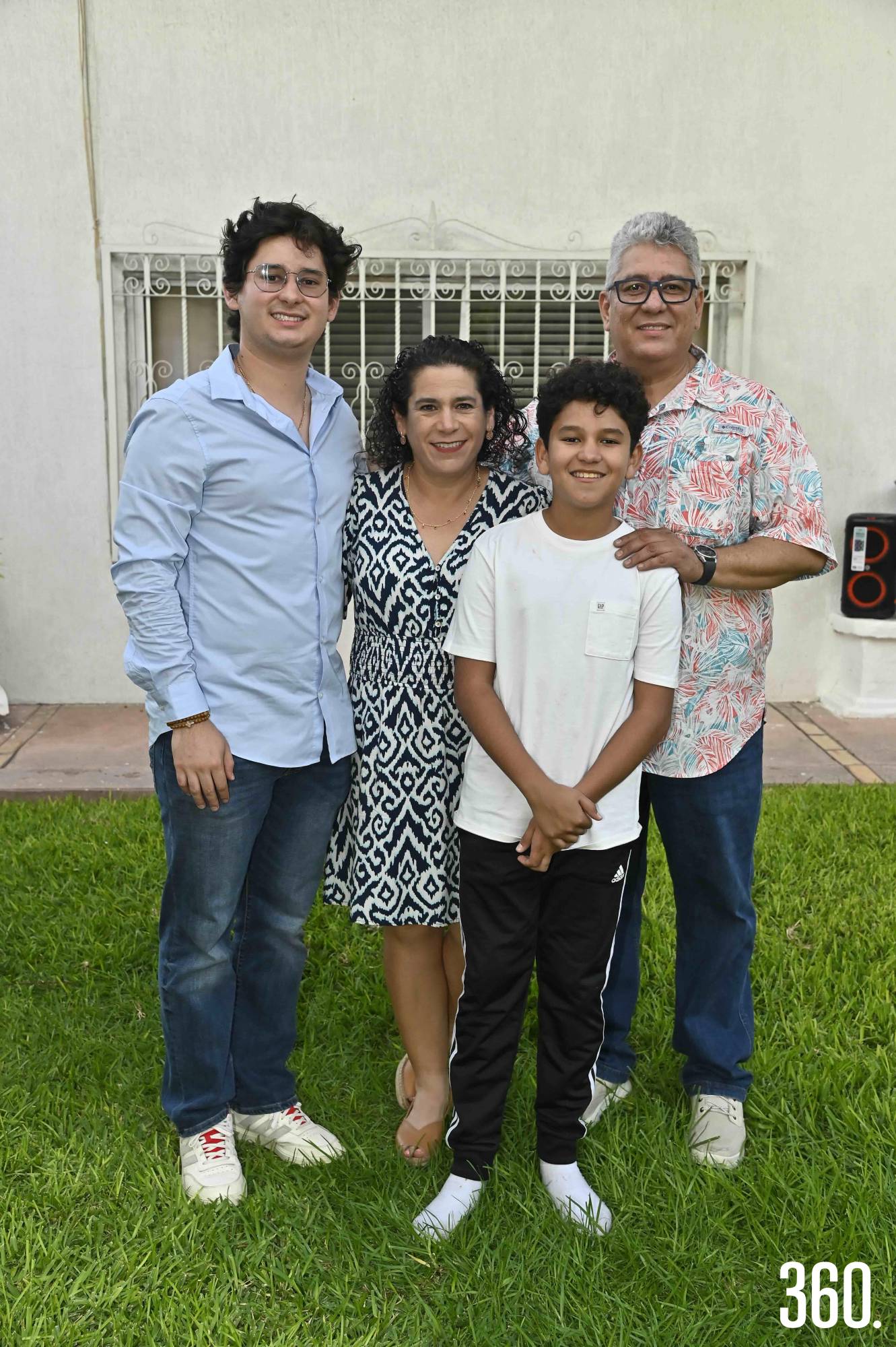 $!Mau con su familia.