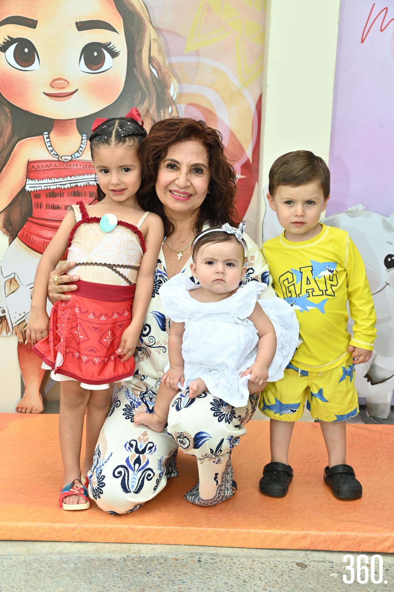 $!Martha Mireya de Treviño con María Sofía, Inés y Roberto Andrés Treviño.