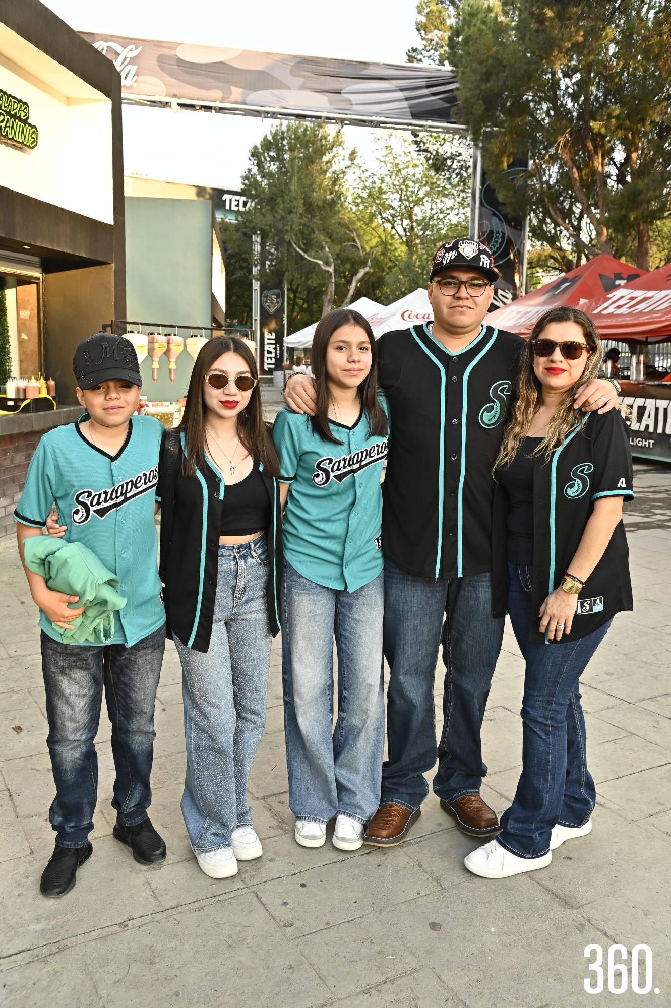 $!Ángel, Natalie, Regina y Julio Barraza con Marcela Magallanes.