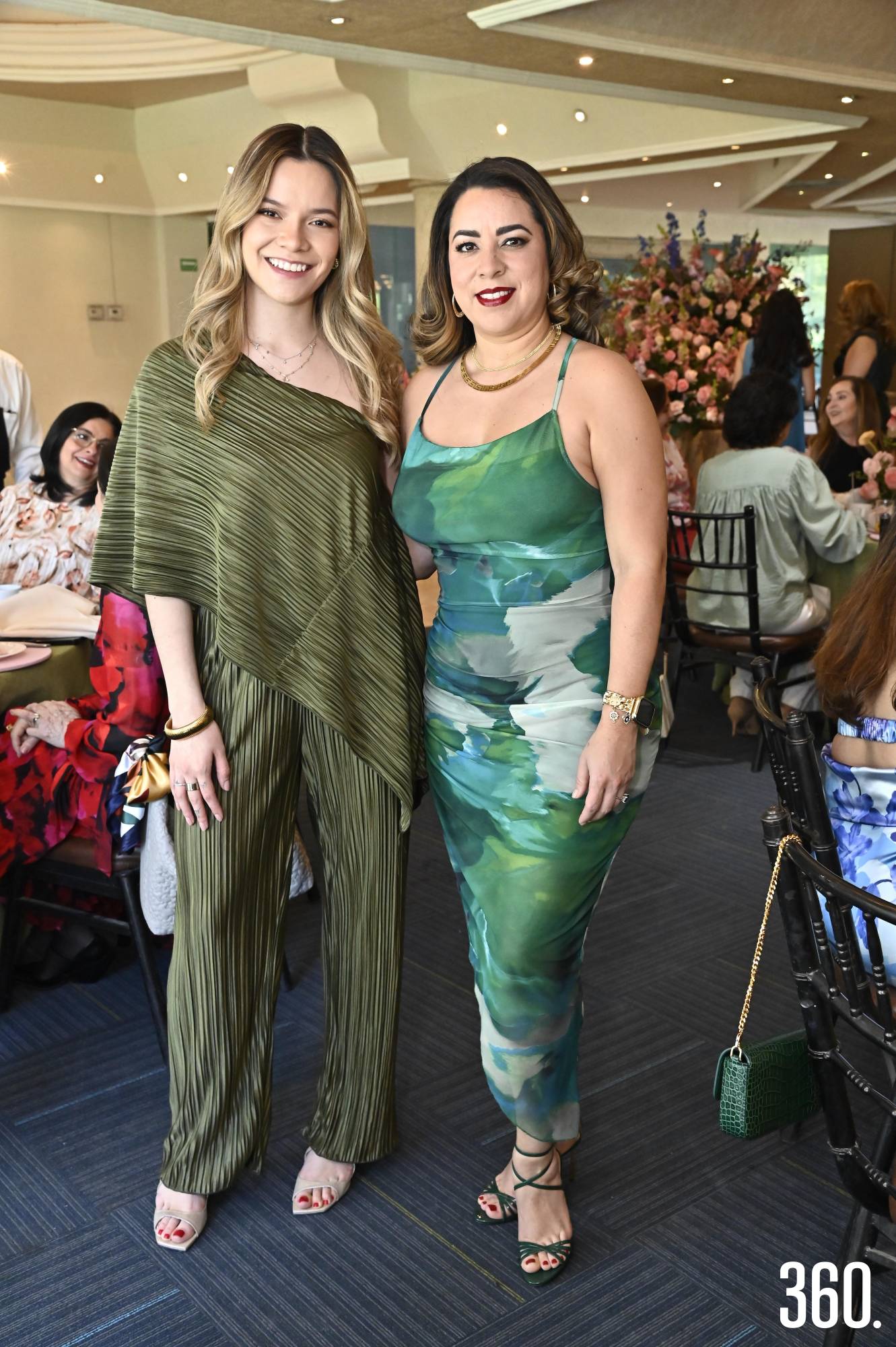 $!Alejandra Torres y Aída López.