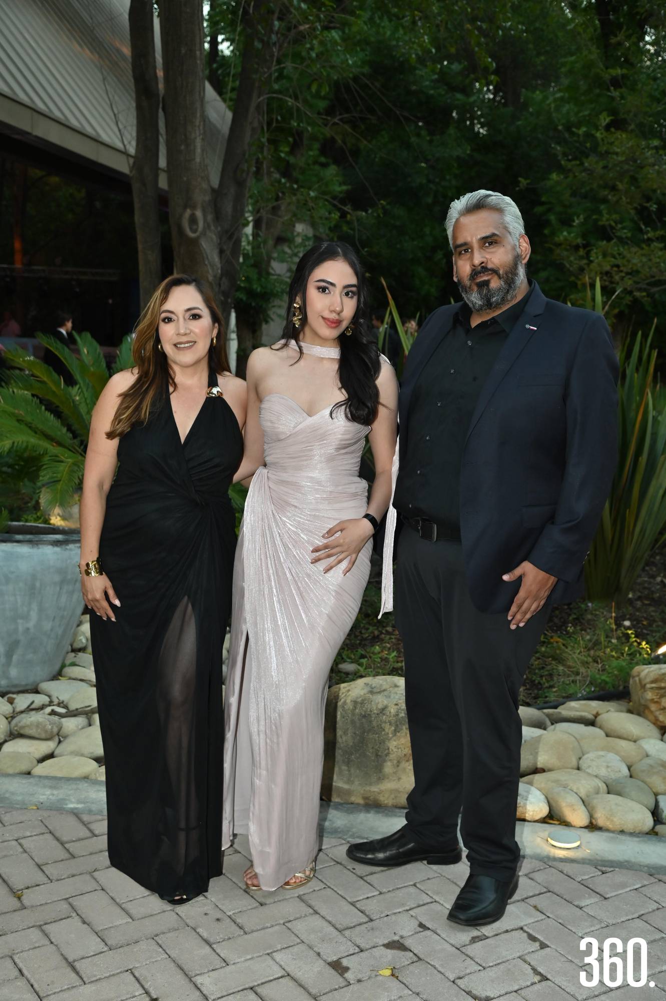 $!Dolores Gutiérrez, Camila y César González.