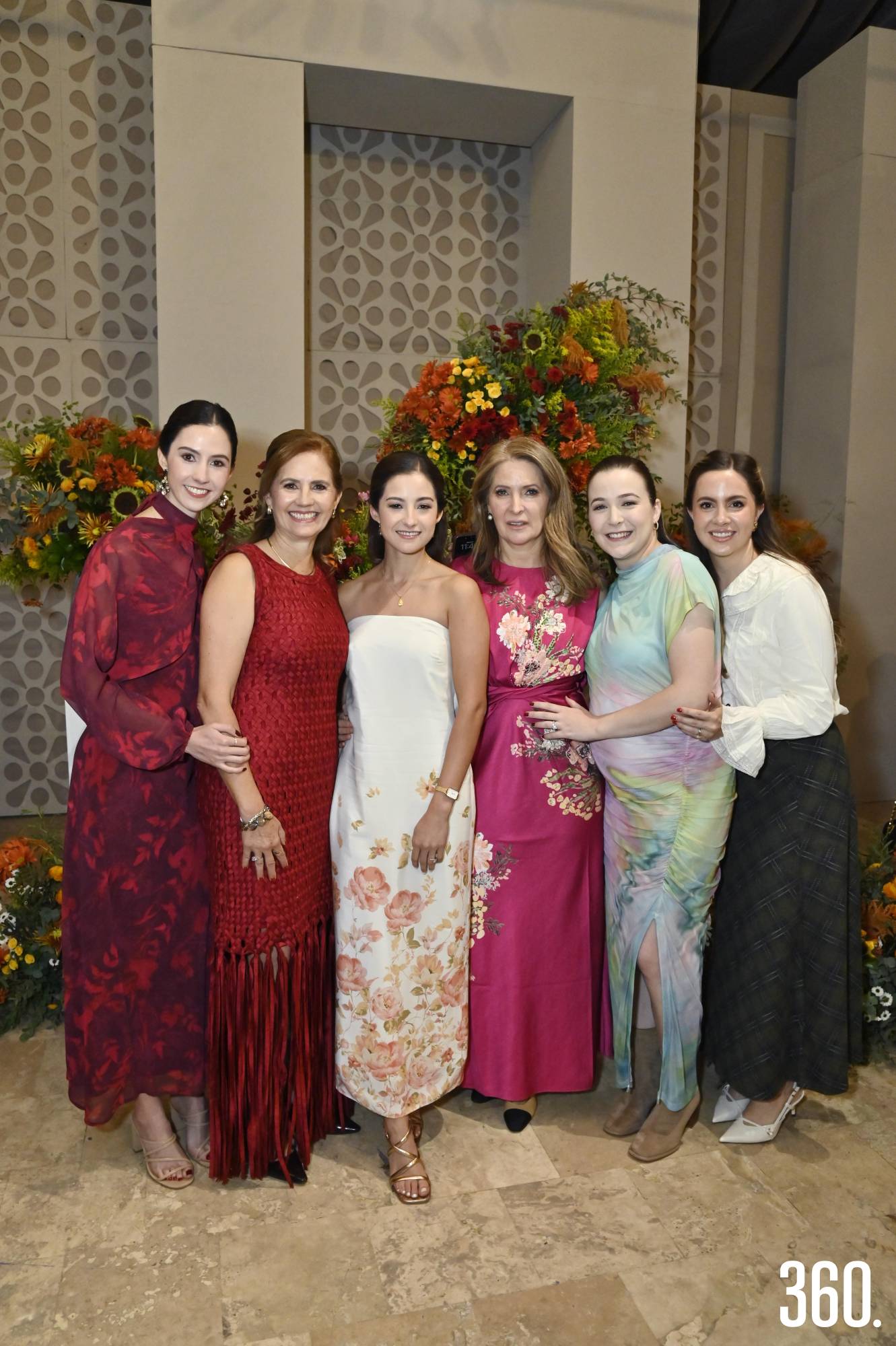 $!Lili acompañada de las organizadoras, Mariana Garza, Liliana de la Peña, Elma Arizpe, Elma Dávila y Daniela Arsuaga.