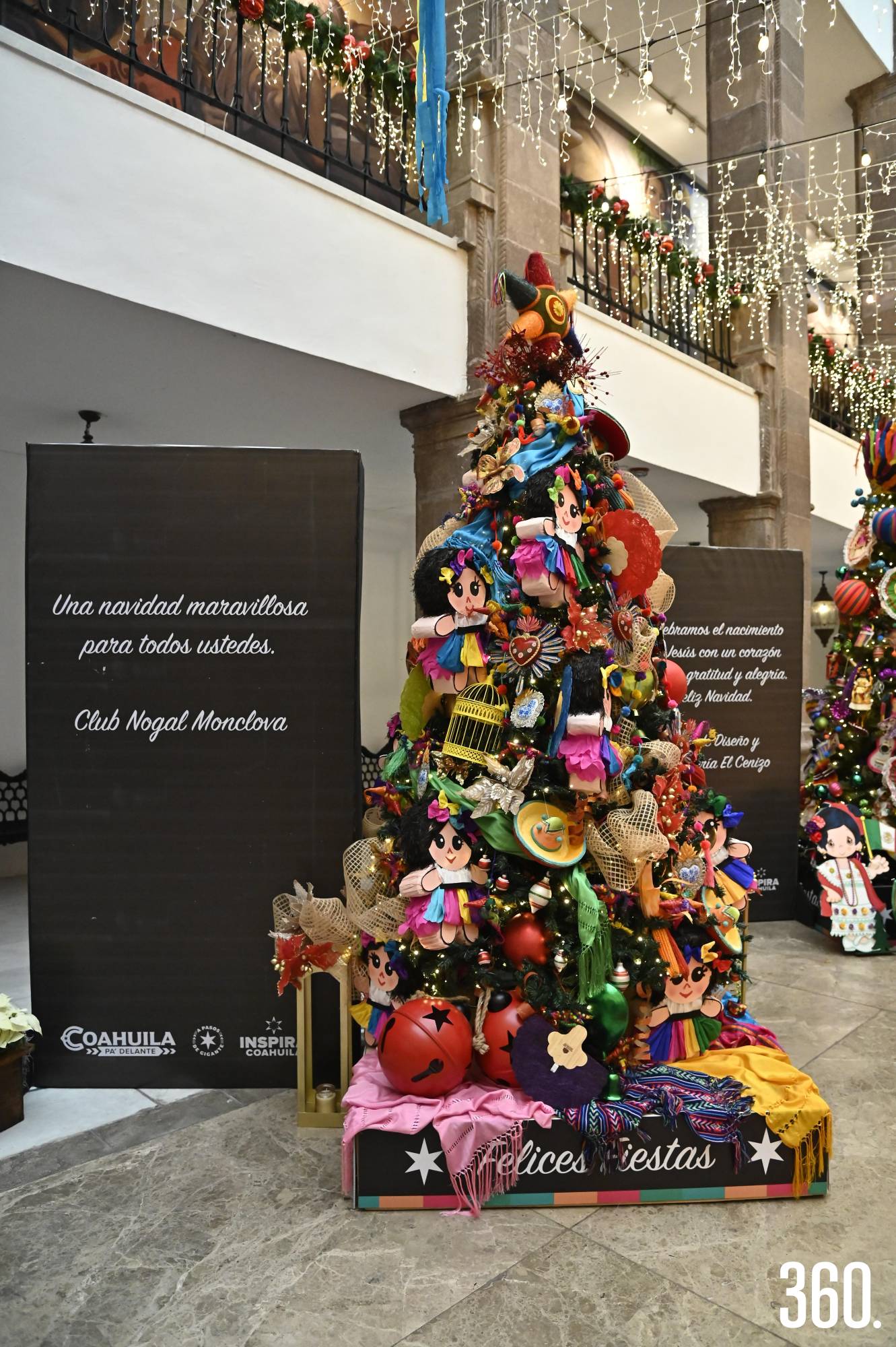 $!Artesanía, naturaleza y espíritu festivo se entrelazaron en cada árbol de la exposición Navidad Mexicana.