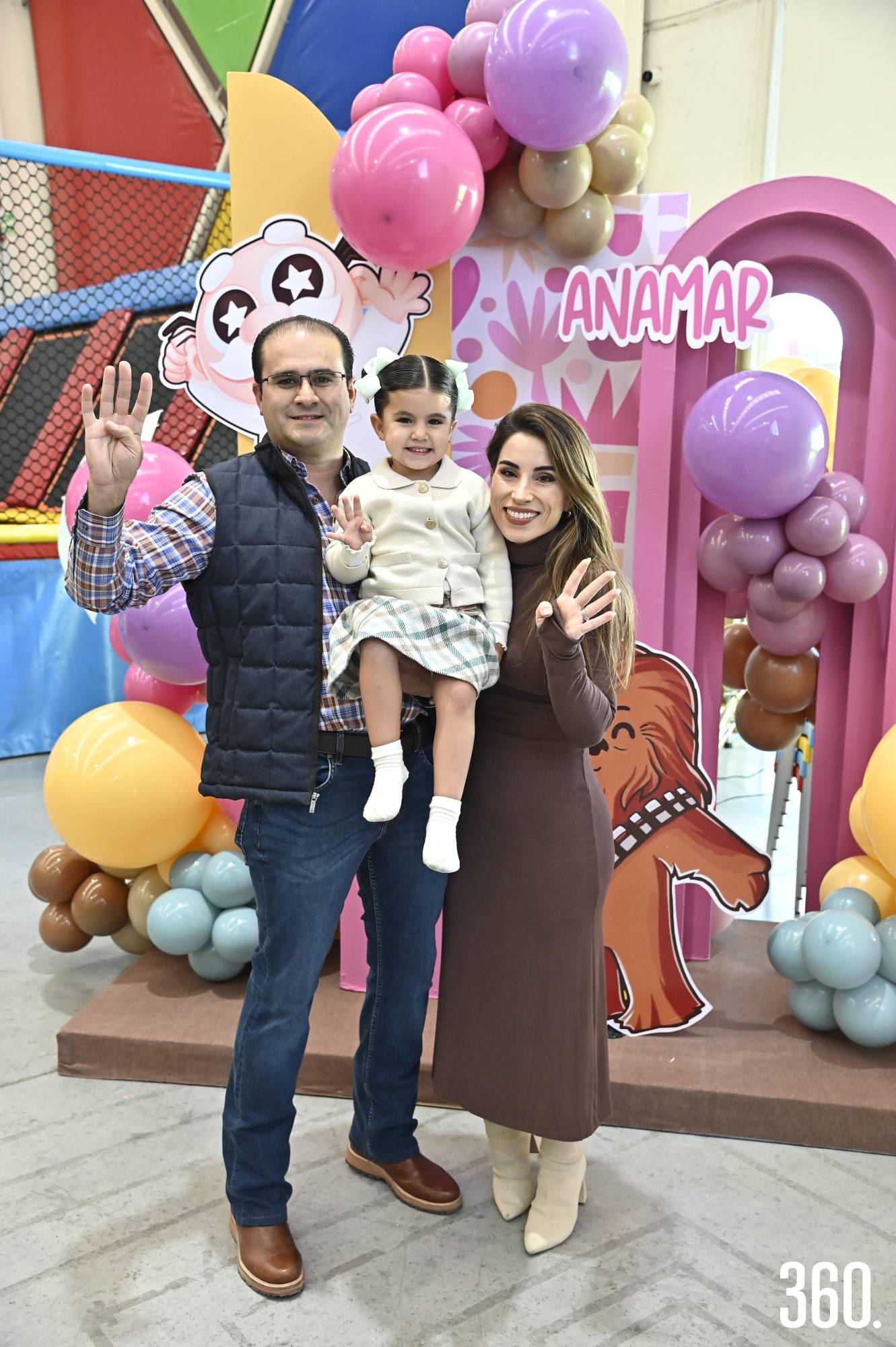 $!Anamar con sus papás, Eduardo Fraustro y Marcela Morales.
