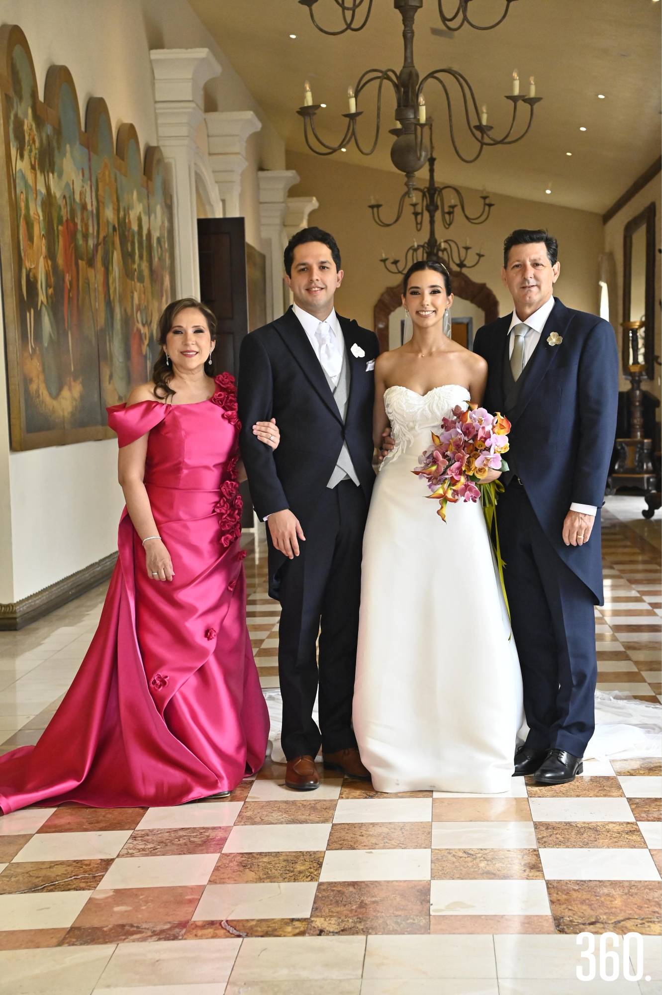 $!Ernesto y Marianne con los papás de la novia, Rocío Flores y Jaime Argüelles.