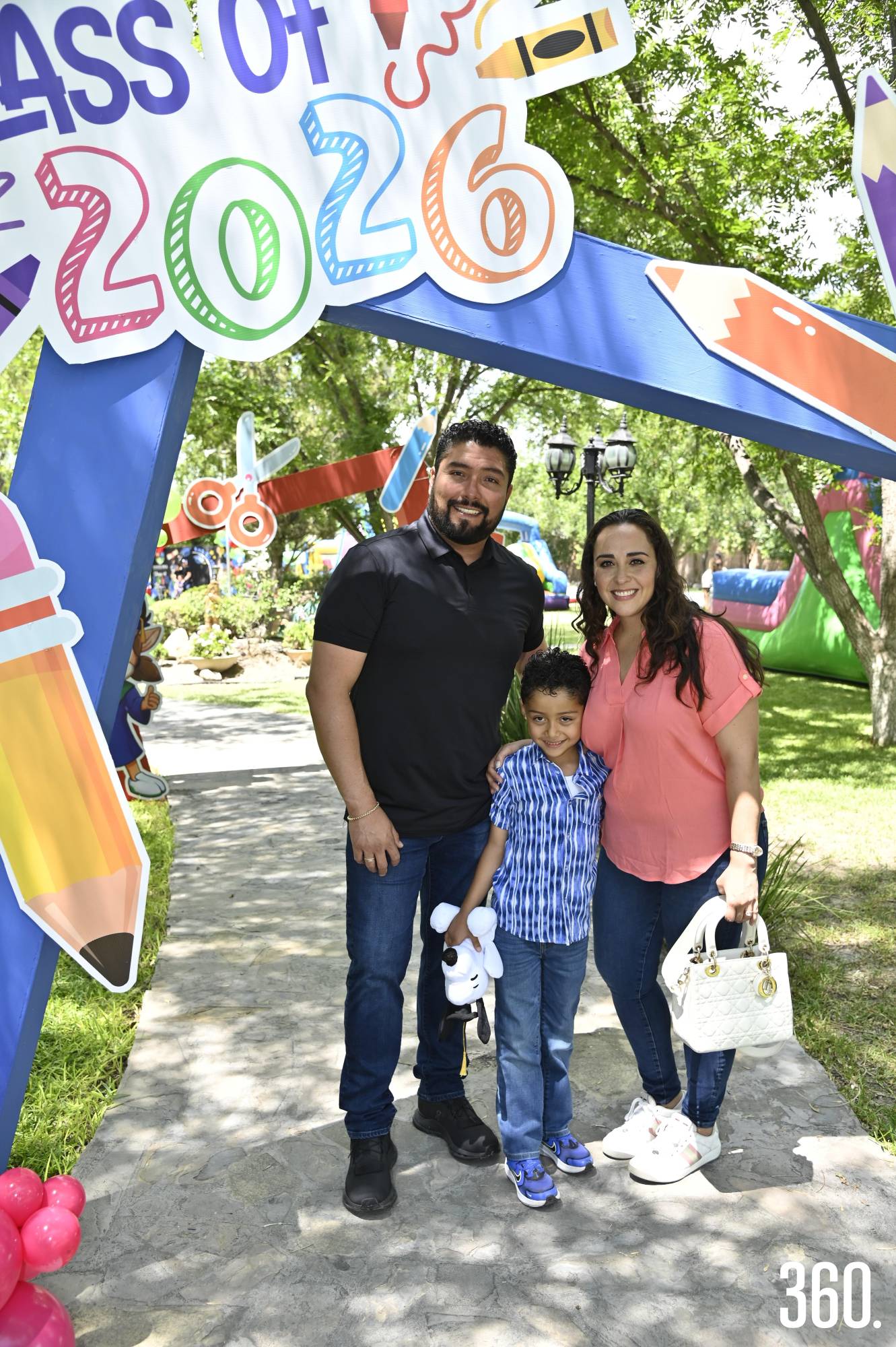 $!Omar y Carlos Manuel Leza con Mariana Villarreal.