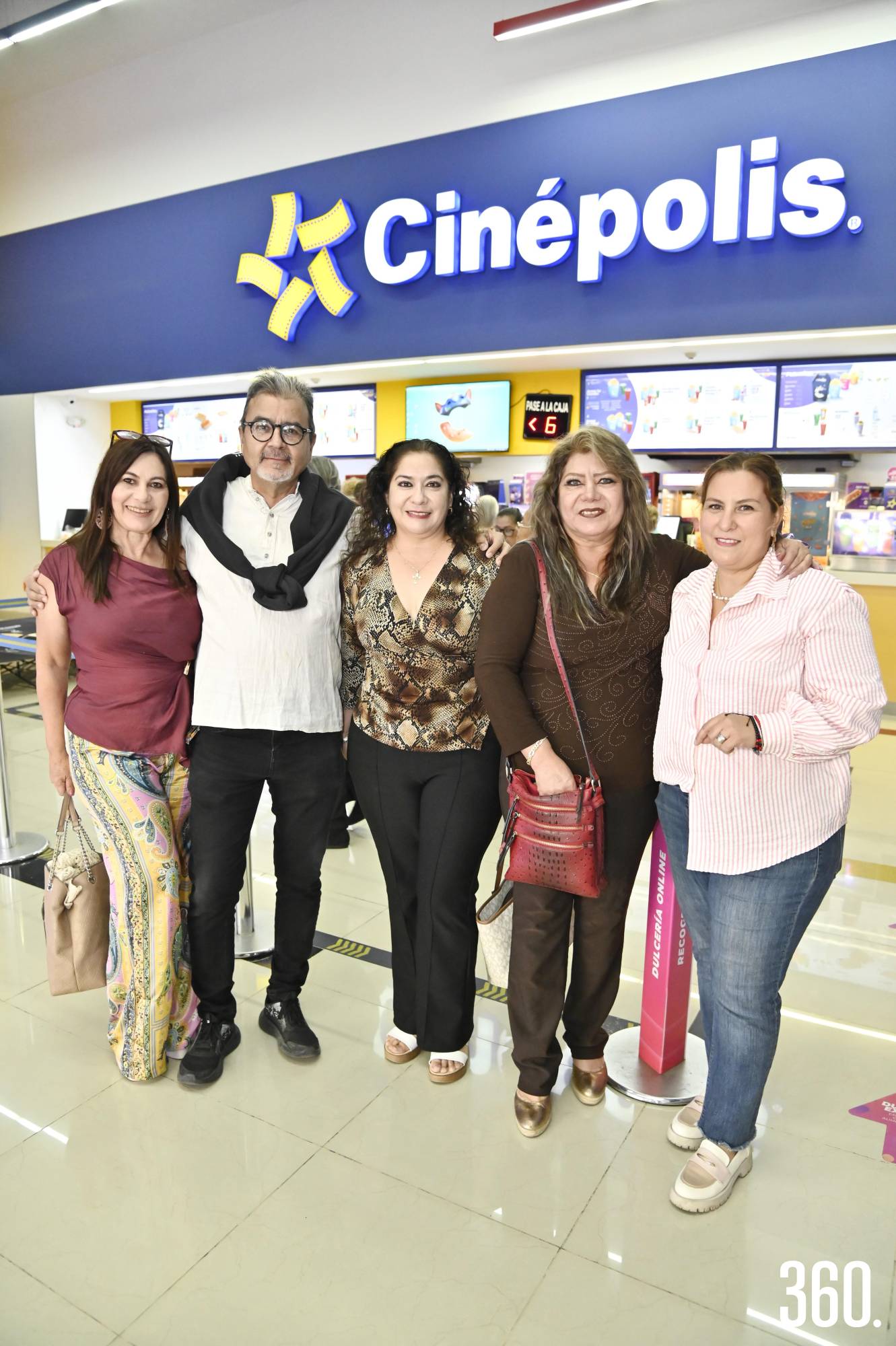 $!Claudia Aguirre, Juan Antonio Villarreal, Cecilia y Lucero Silva y Magaly Zertuche.