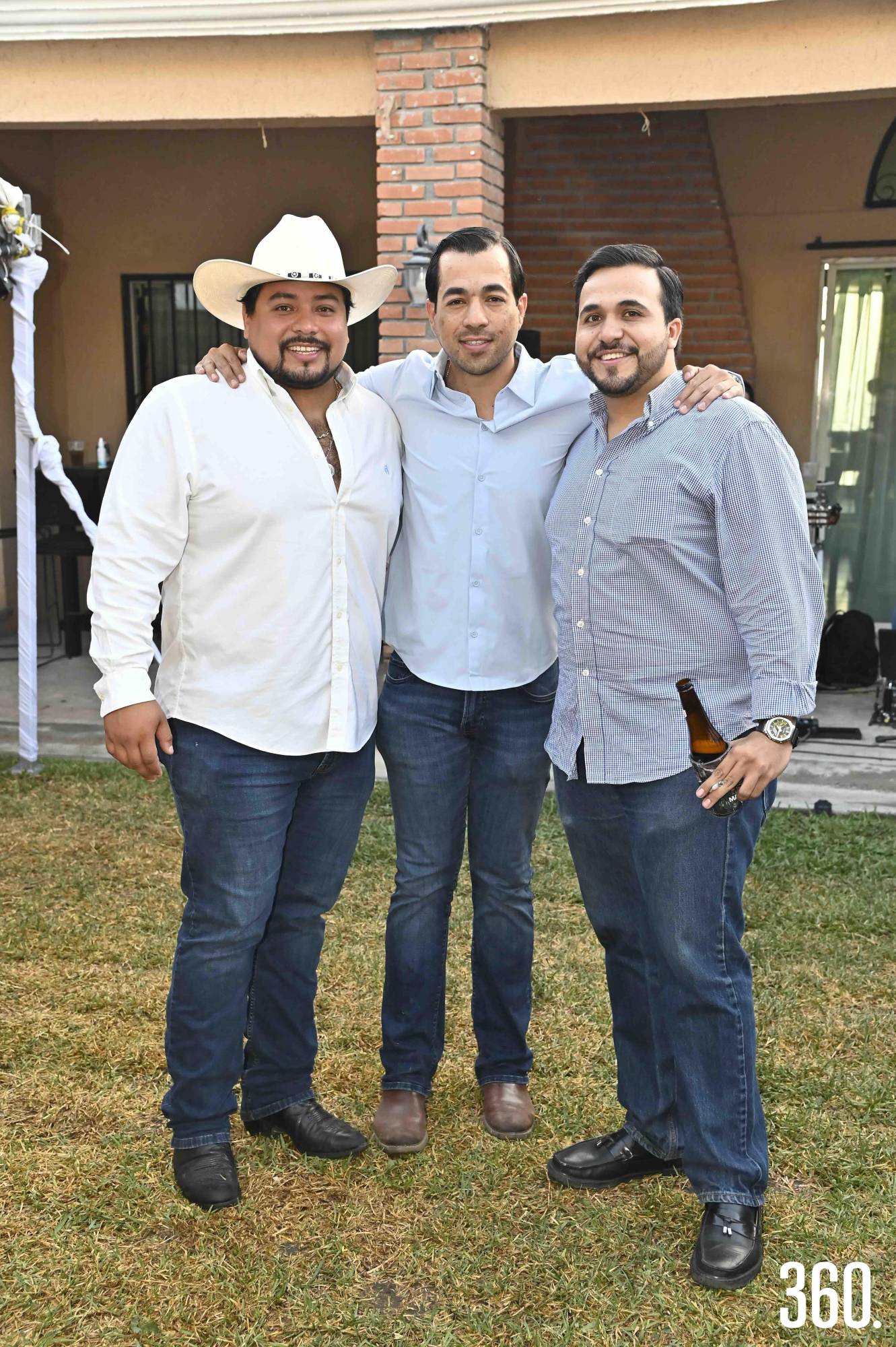 $!Mario con su hermano, Rodrigo Sosa, y su cuñado, Juan José Bustos.
