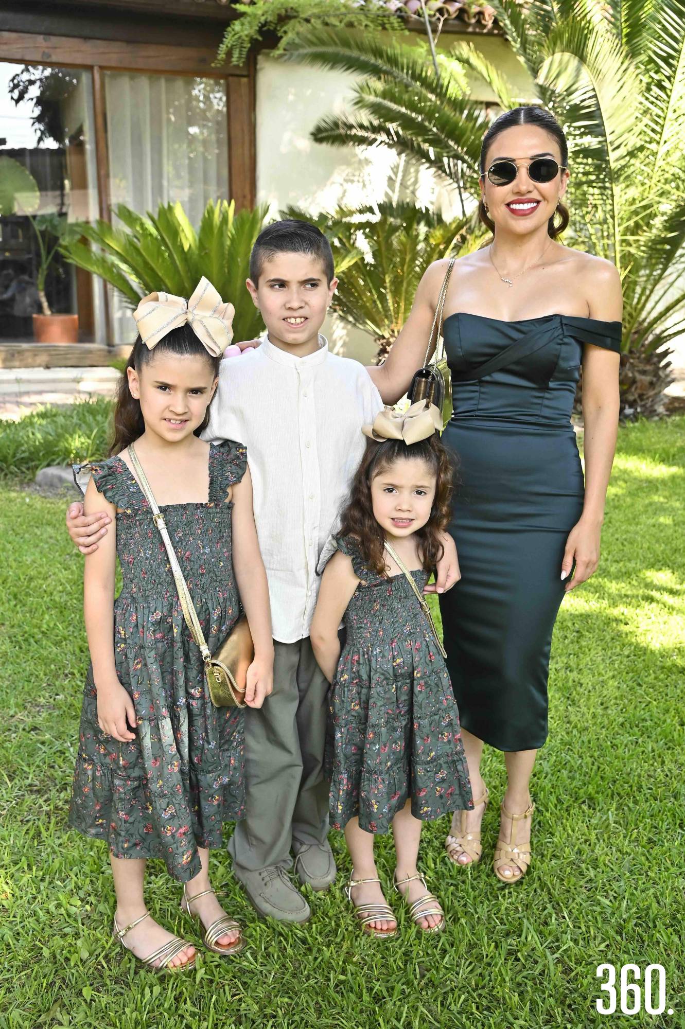$!Nadia Perales con sus hijos, Nadia, Chava y Carlota de las Fuentes.