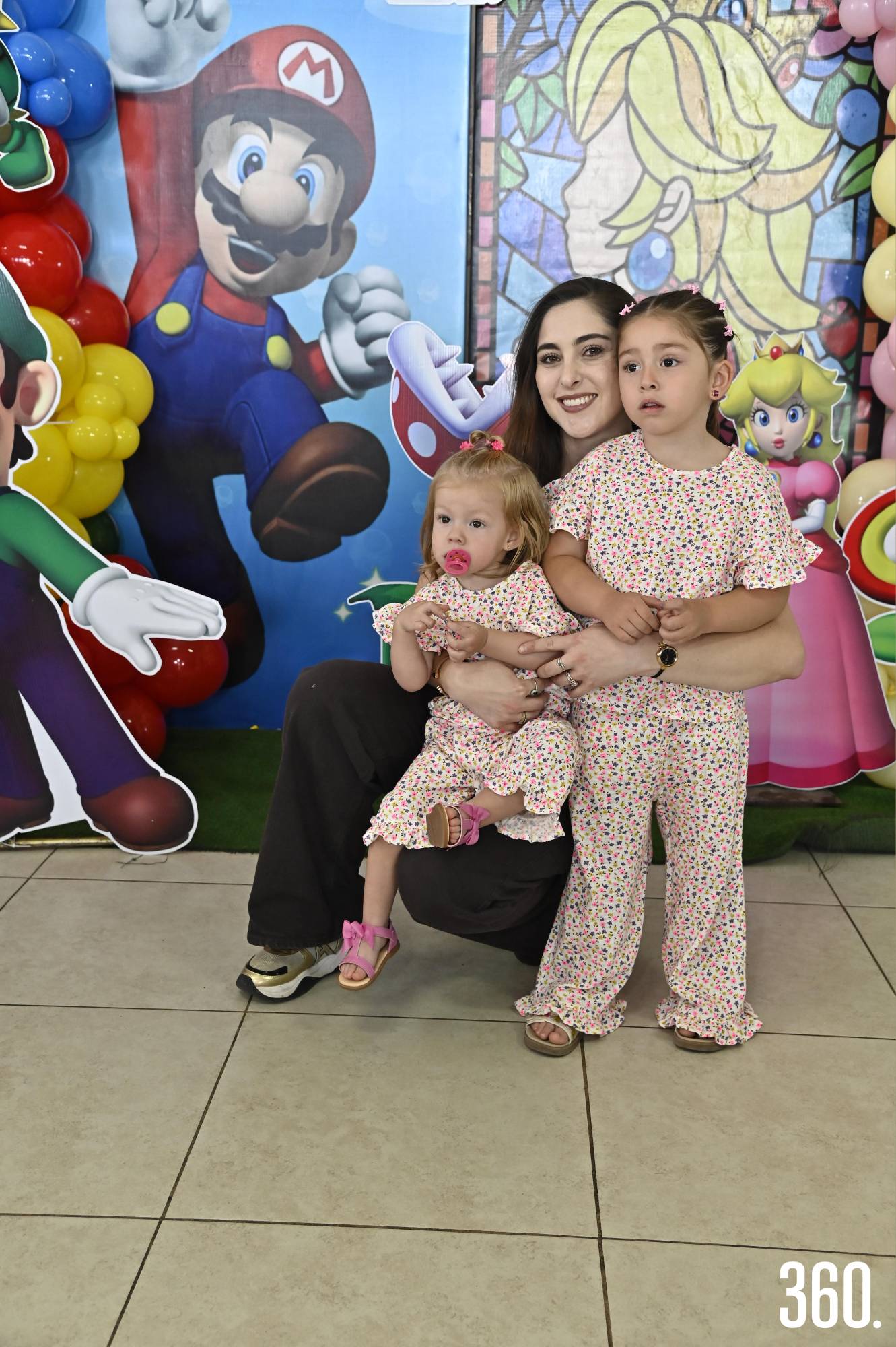 $!Giselle Dávila con Aria y Antara José.