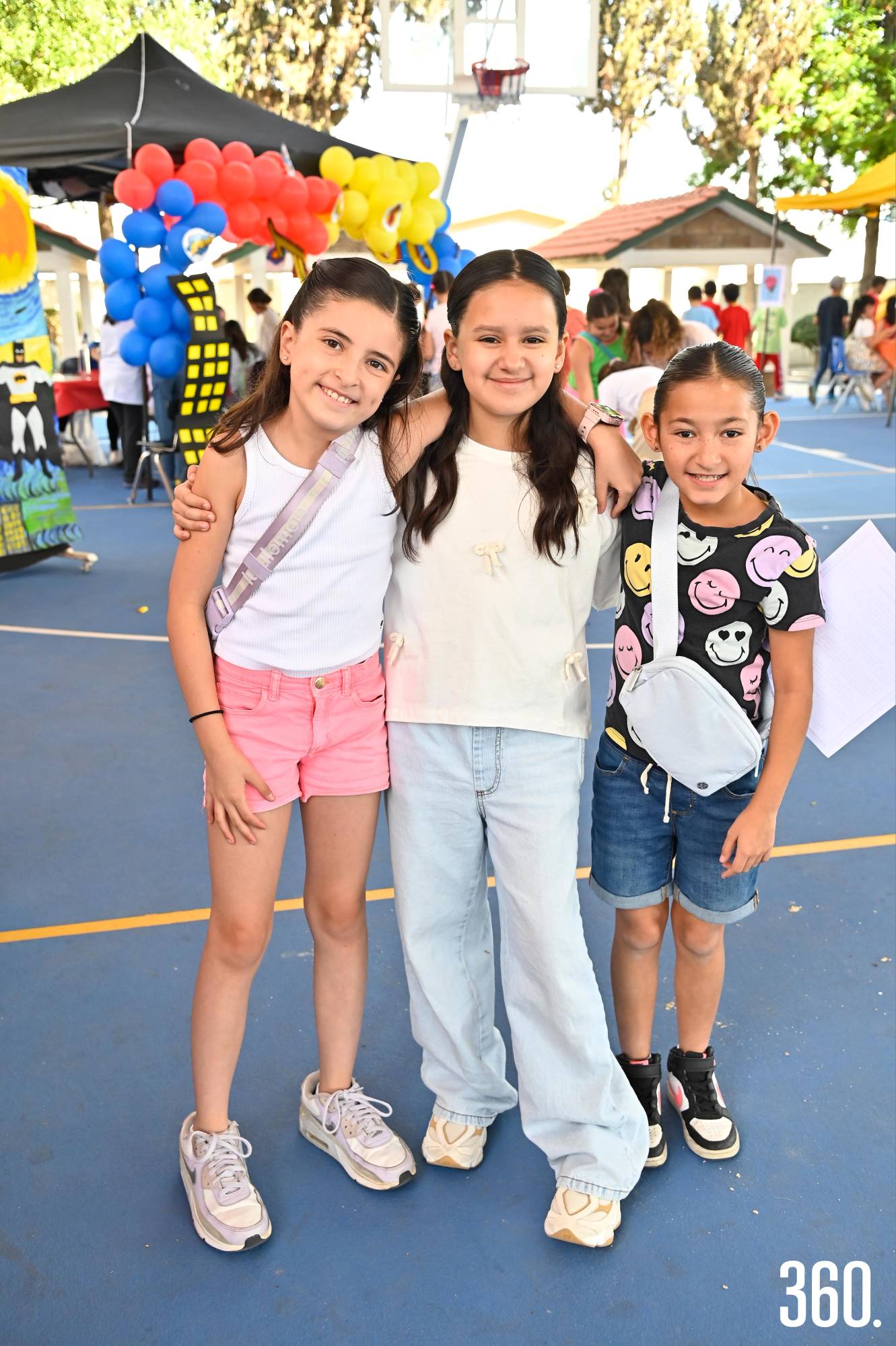 $!Las niñas posaron junto a sus amigas.