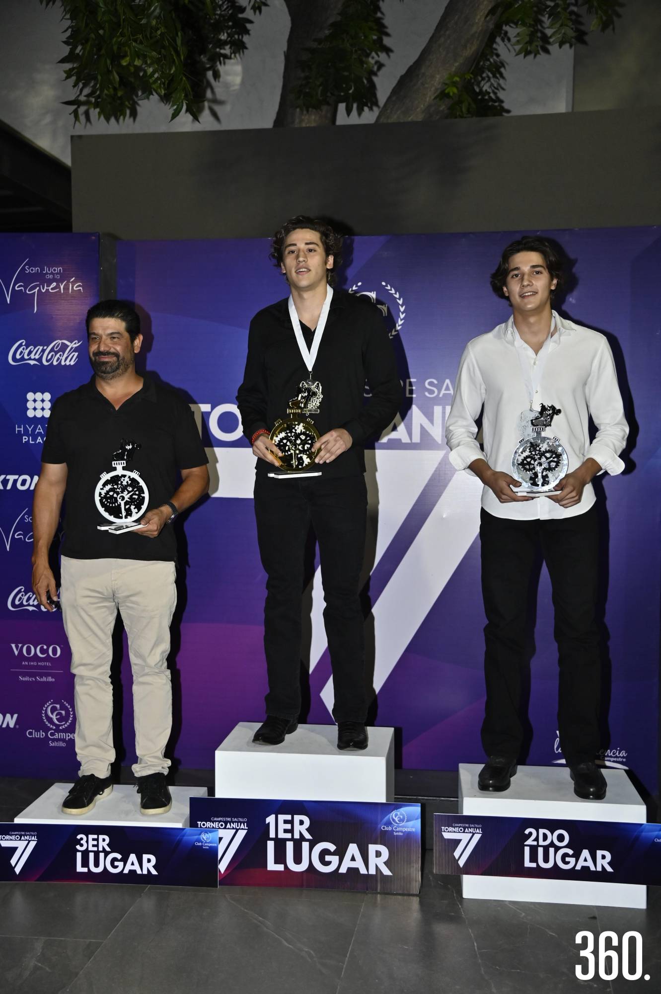 $!Ganadores absolutos categoría varonil, tercer lugar, Raúl Fuentes, segundo lugar, Alejandro Ruiz y primer lugar, Eduardo Ruiz.