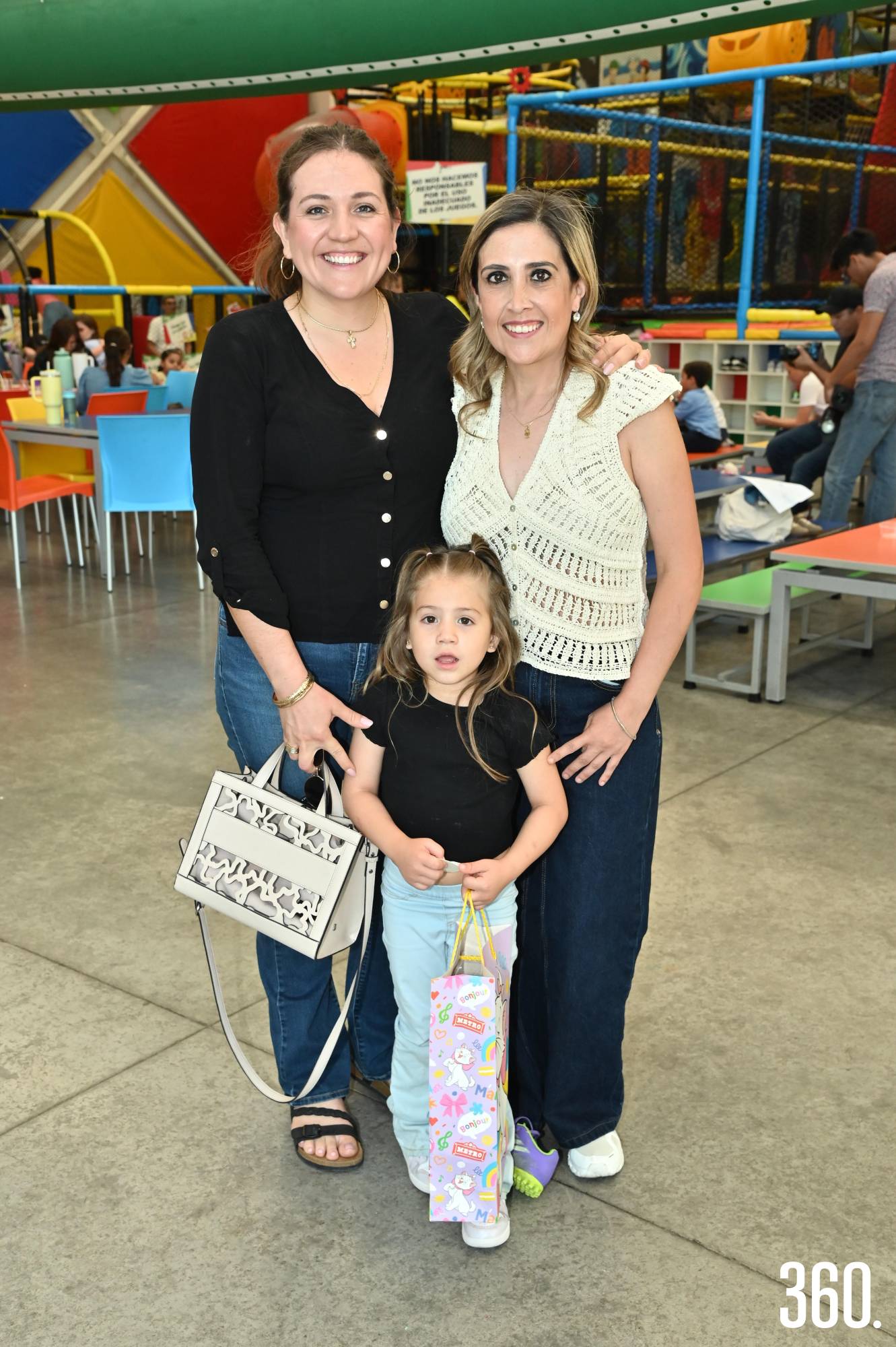 $!Lorena Lara, Claudia Casarín y Emma Dainitín.