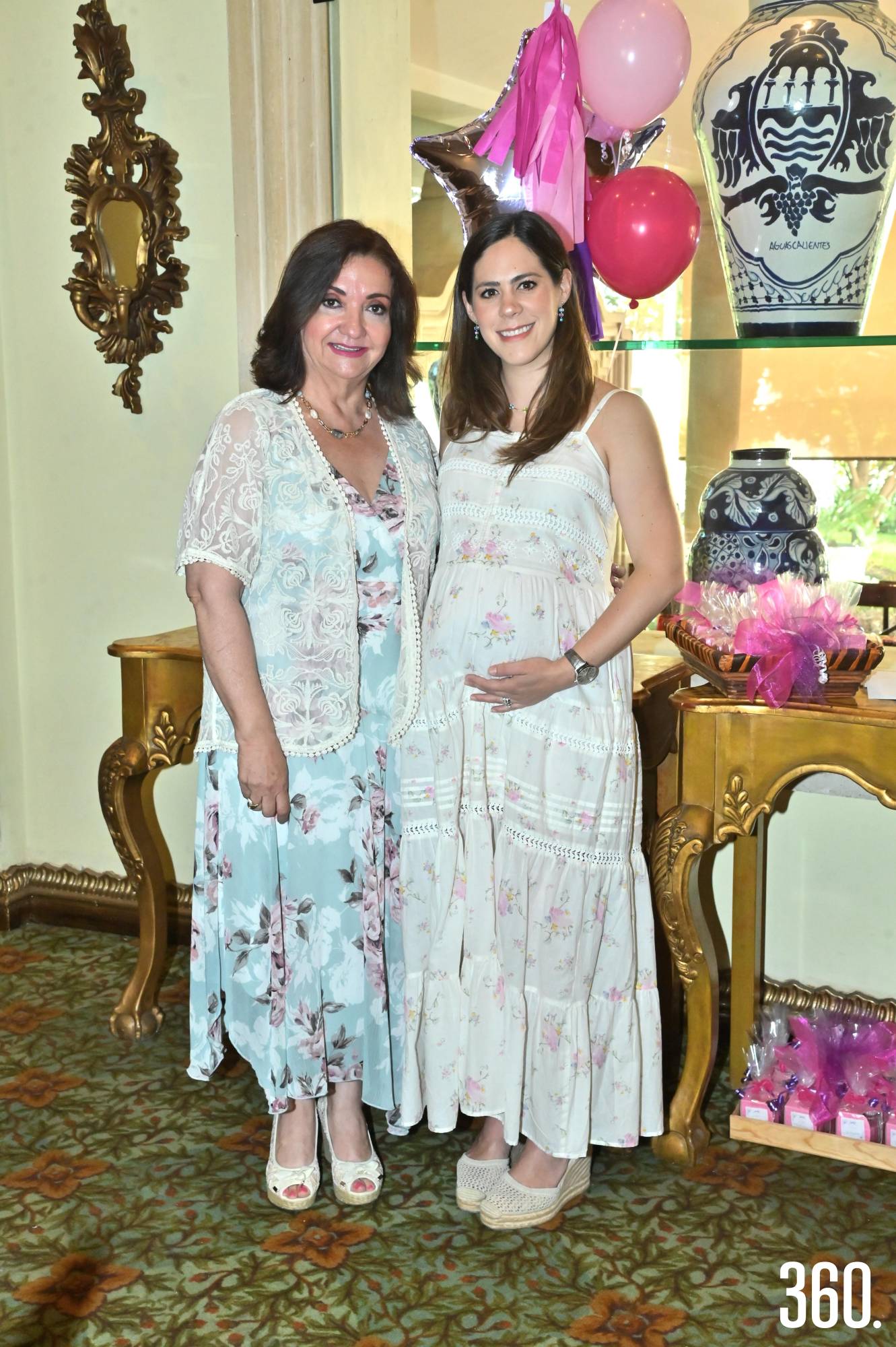 $!Leticia con su suegra, Lourdes Carrales.