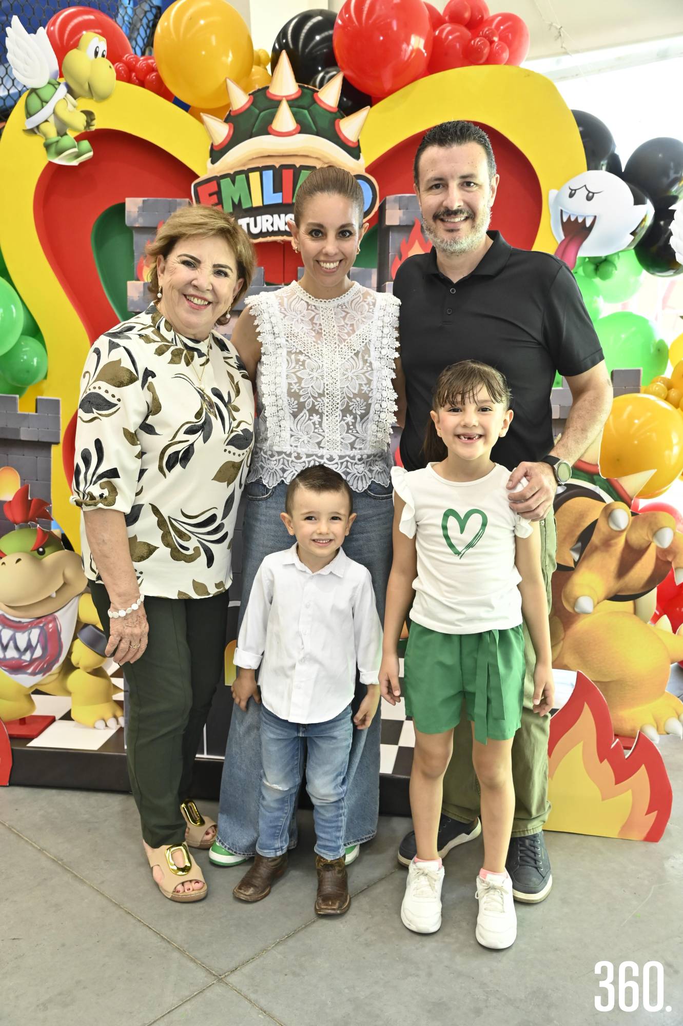 $!Leticia Pérez y la familia Gavilán Natividad.
