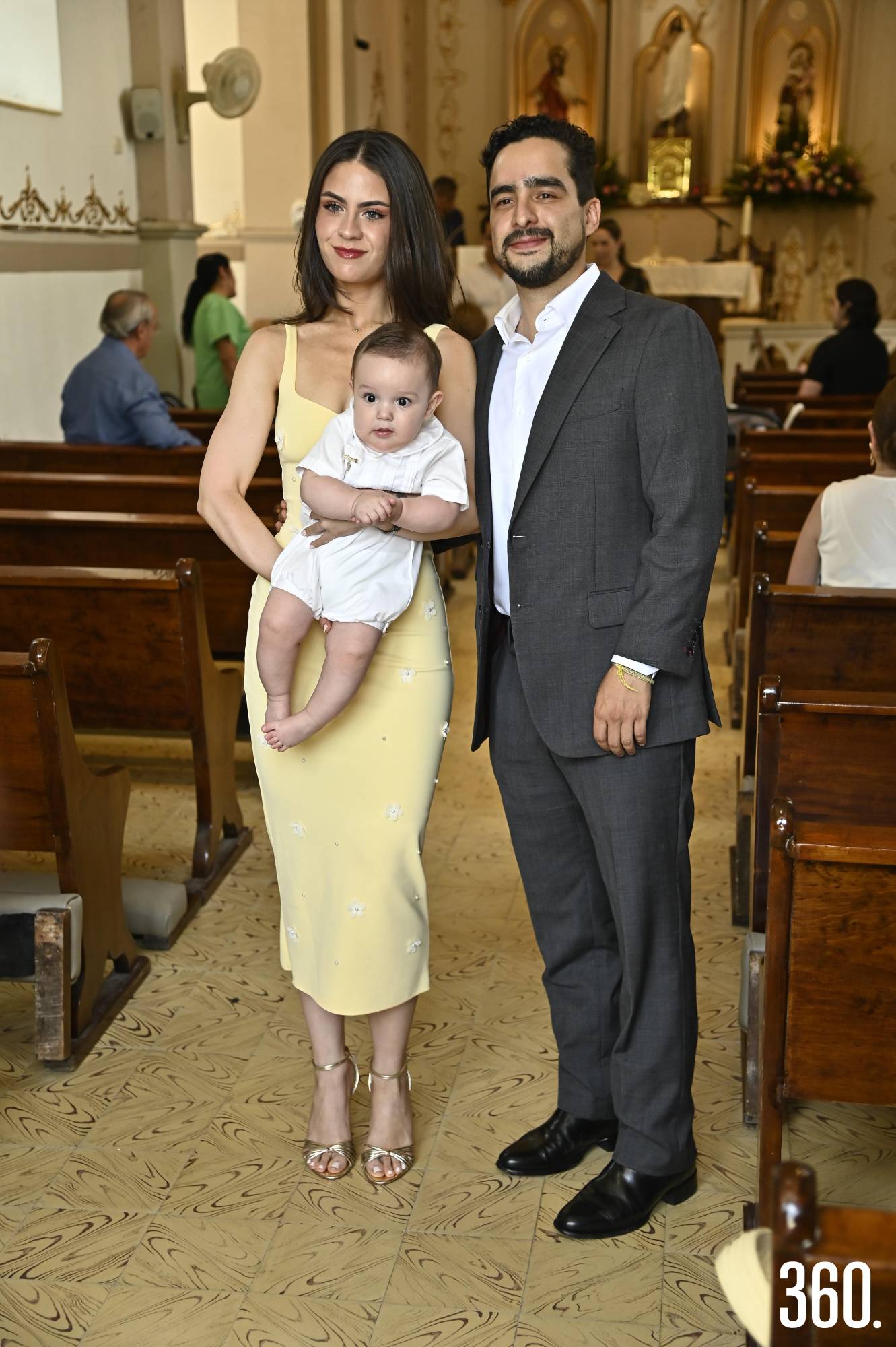 $!Luca con sus padrinos Sara Inés Orta y Gerardo Díaz.