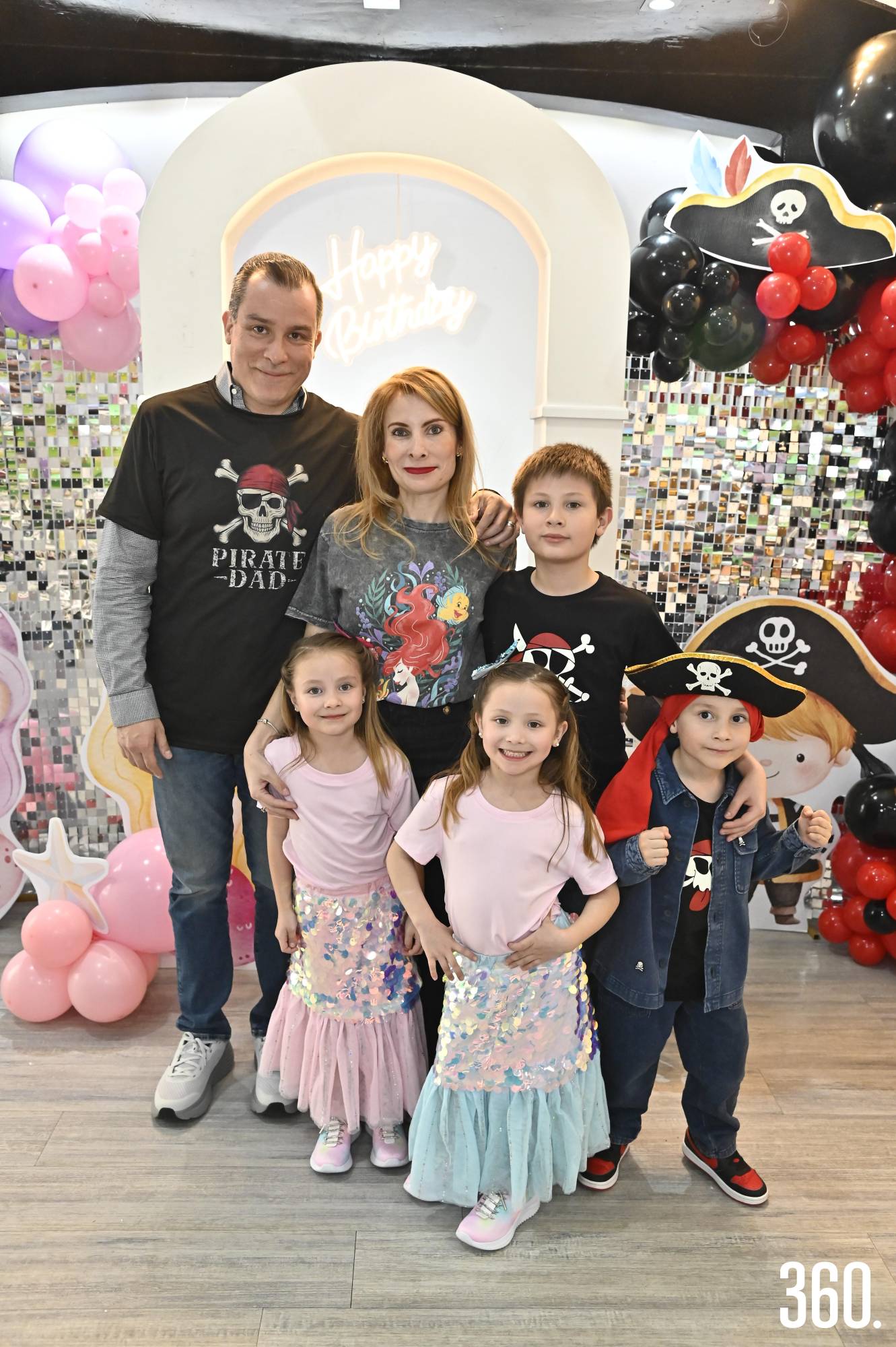 $!María Fernanda, Daniel y Ana Sofía con sus papás, Pedro Espino y Perla Almaguer además de su hermano Pedro Espino Almaguer.