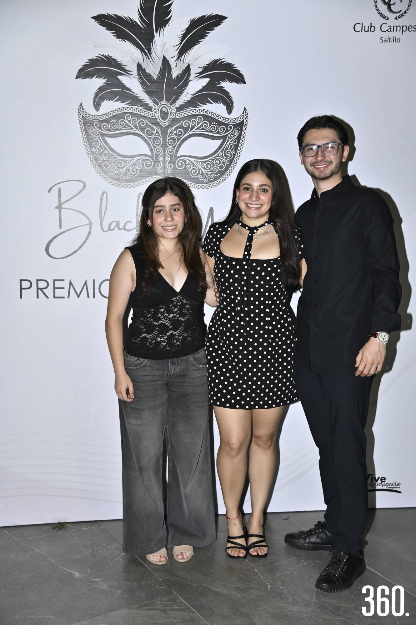 $!Tamara y Tabata Mata con Diego Calvert.
