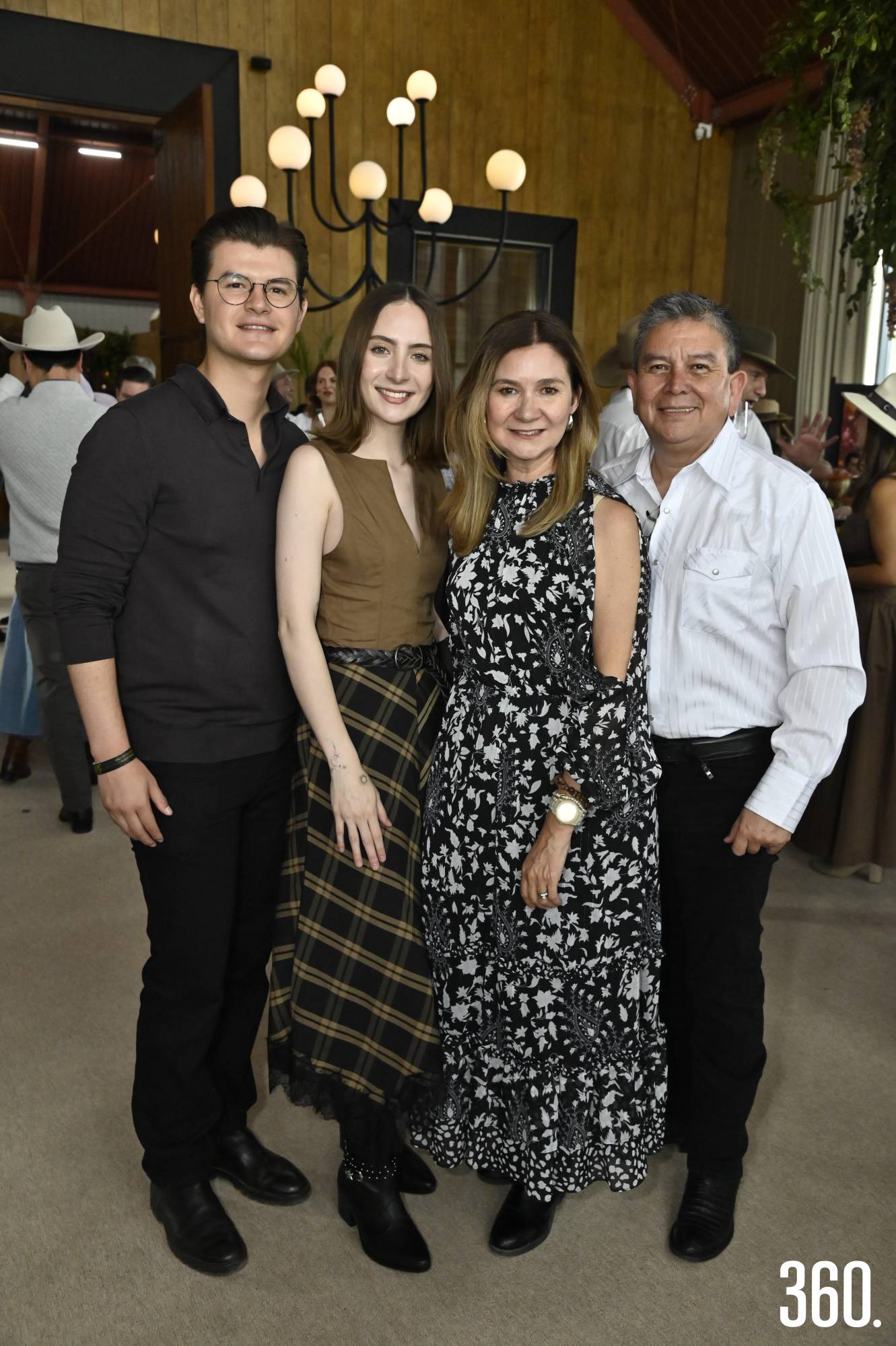 $!Arturo Cedillo, Mariana Fuentes, Anita González y César Fuentes.