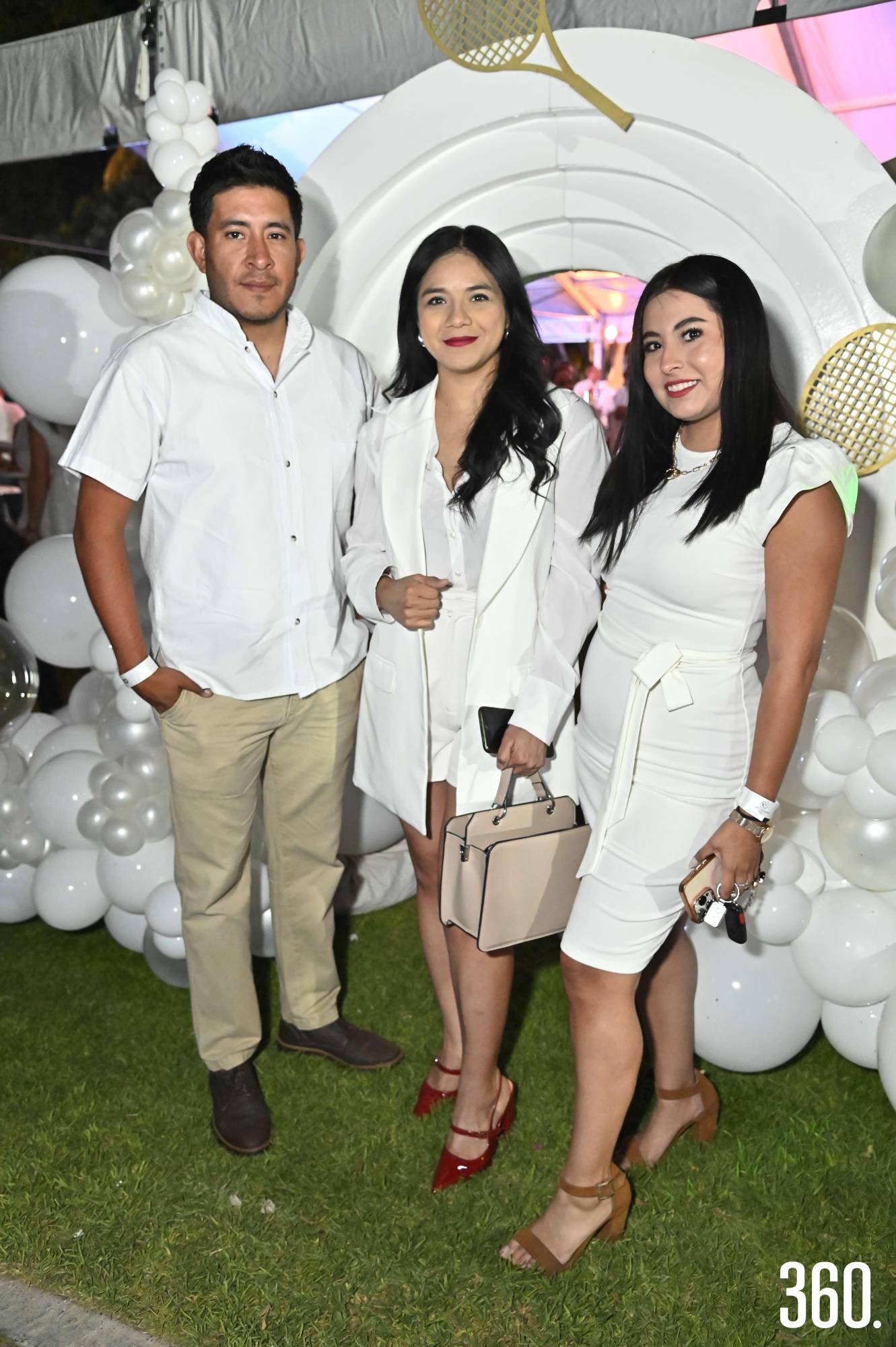 $!Waldo Padilla, Jacqueline Valenciano y Ale de León.