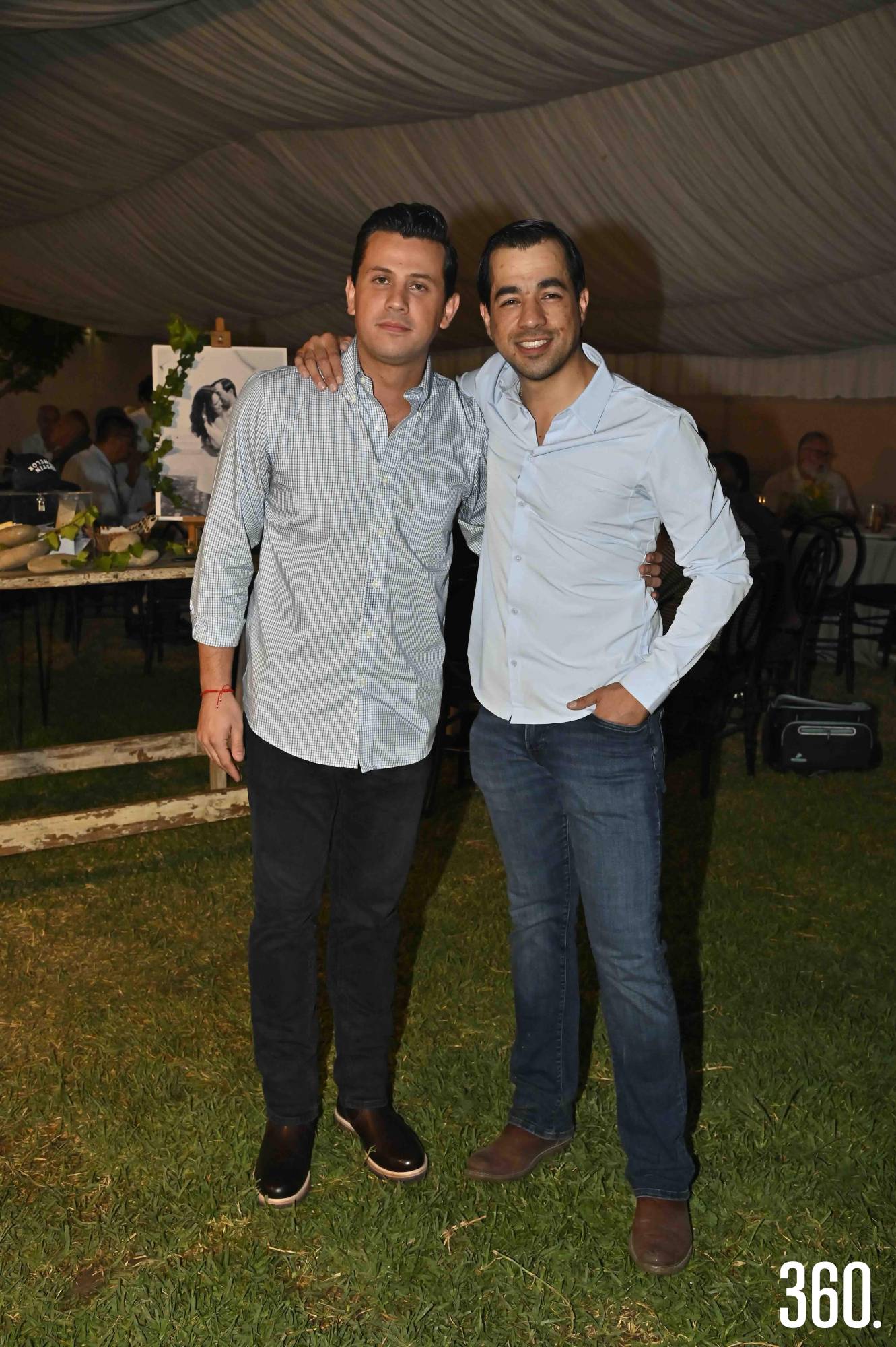 $!El festejado con Alejandro Sepúlveda.