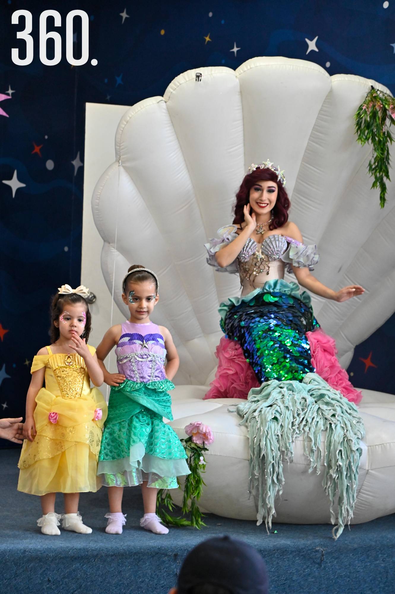 $!Alina y Antonella Abramo Cárdenas con la princesa Ariel.