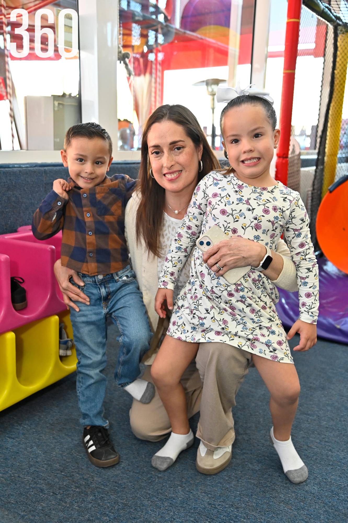 $!Daniela Esparza con Andrés y Ana María Villasanta.