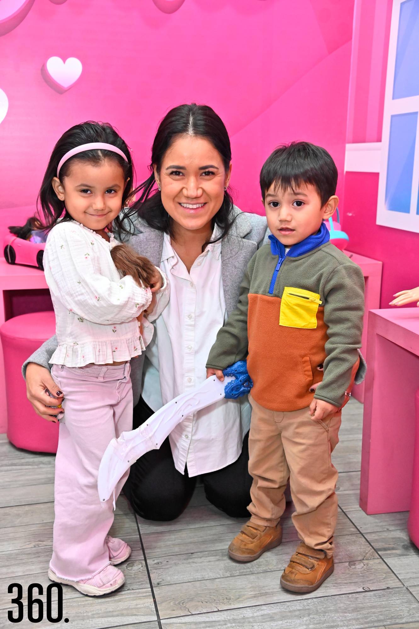 $!Ana Luisa Carrillo, Samantha y Gabriel Carrillo.