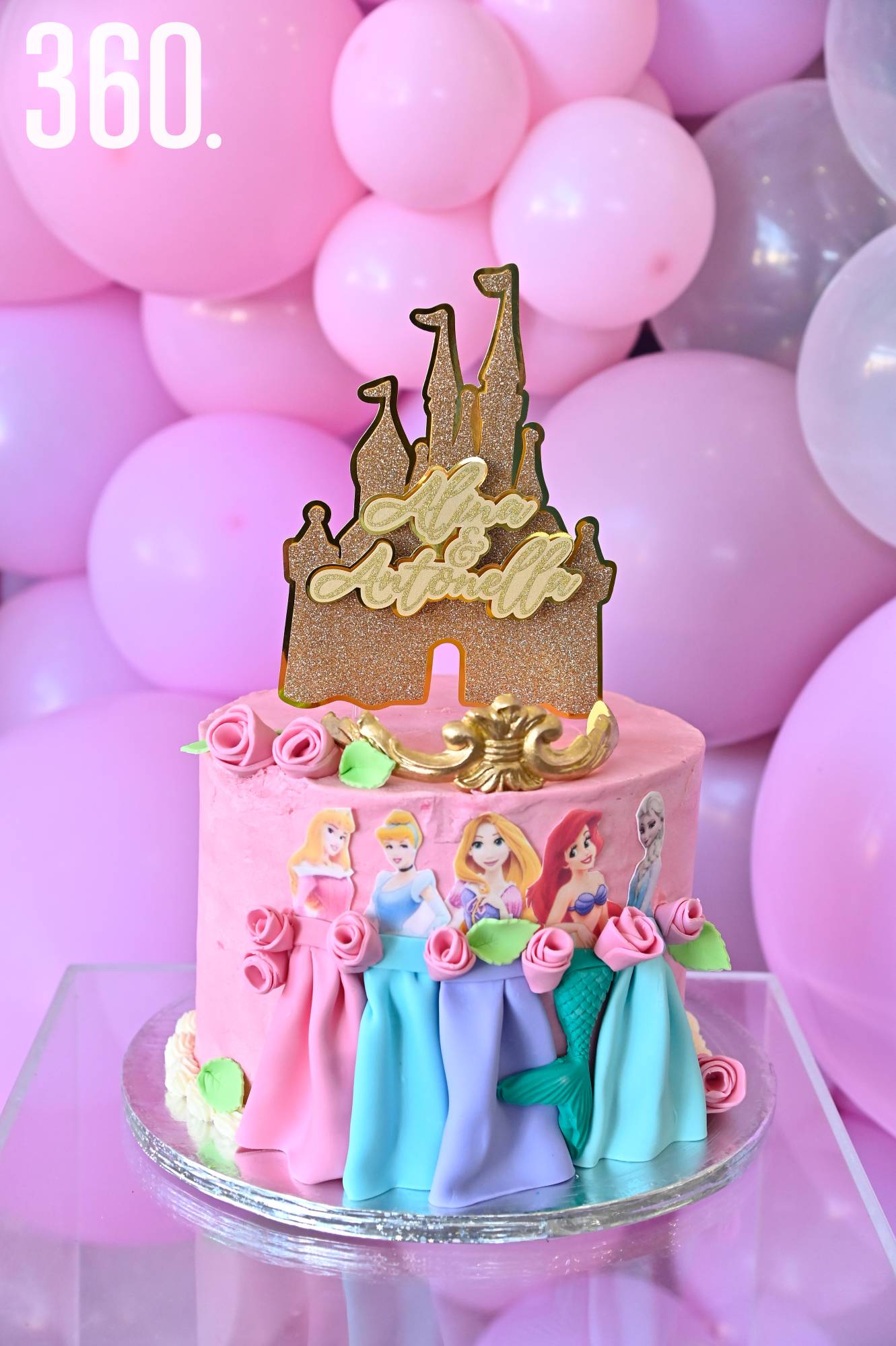 $!Pastel de las cumpleañeras.