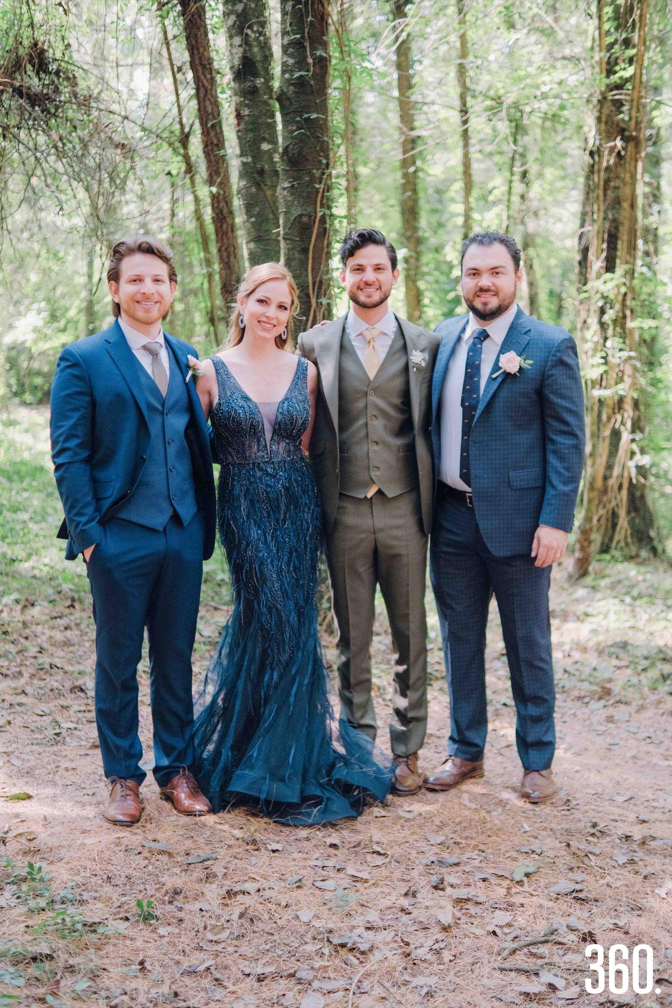 $!El novio con sus hermanos, Rodrigo Chapa Alvarado y Roci Chapa de González, y su cuñado Leonardo González Berlanga.