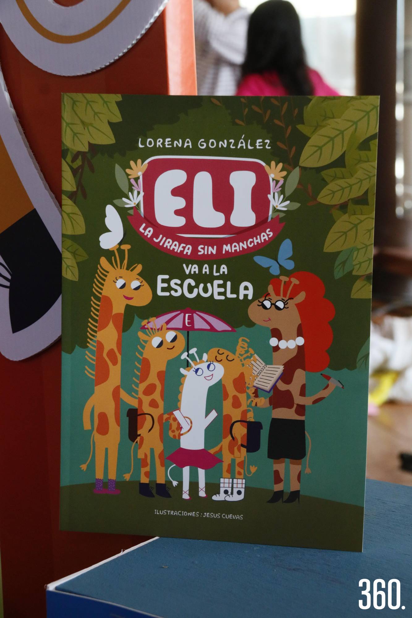 $!“Eli La Jirafa sin manchas va a la Escuela”, escrito por Lorena González.