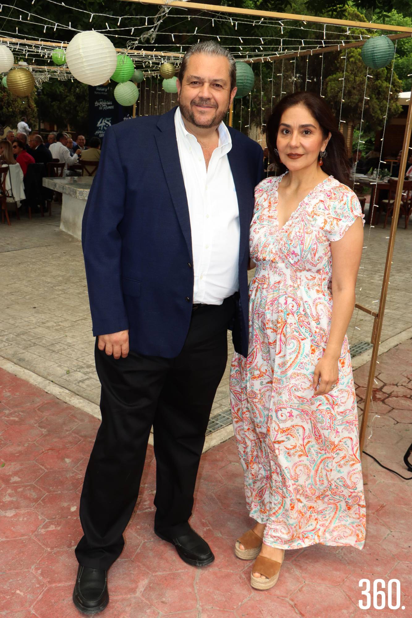 $!El alcalde de Ramos Arizpe, Tomás Gutiérrez Merino y su esposa Tere Escalante Contreras celebraron con los rotarios sus primeros 45 años.